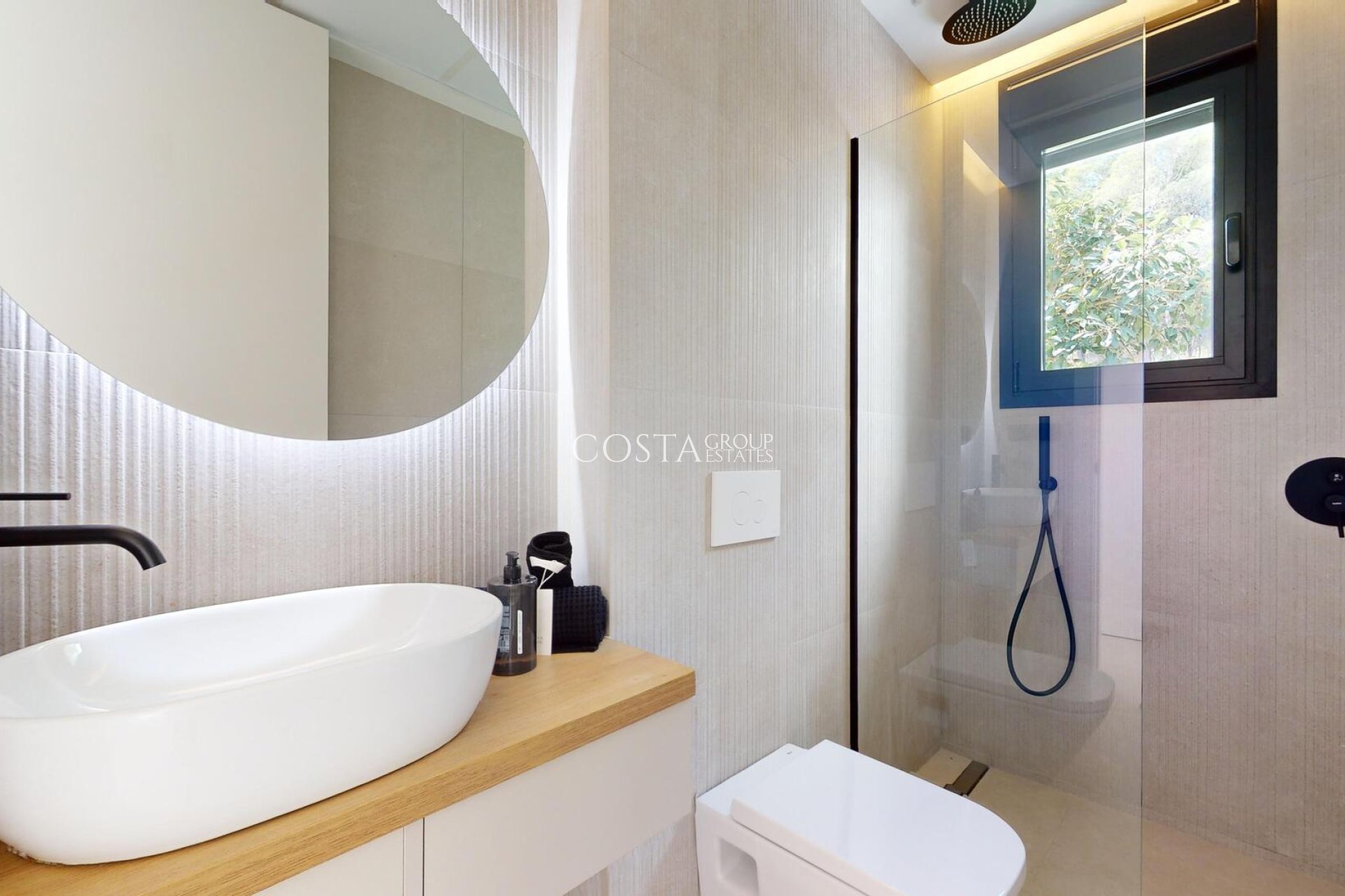 Neue Gebäude - Villa -
Polop