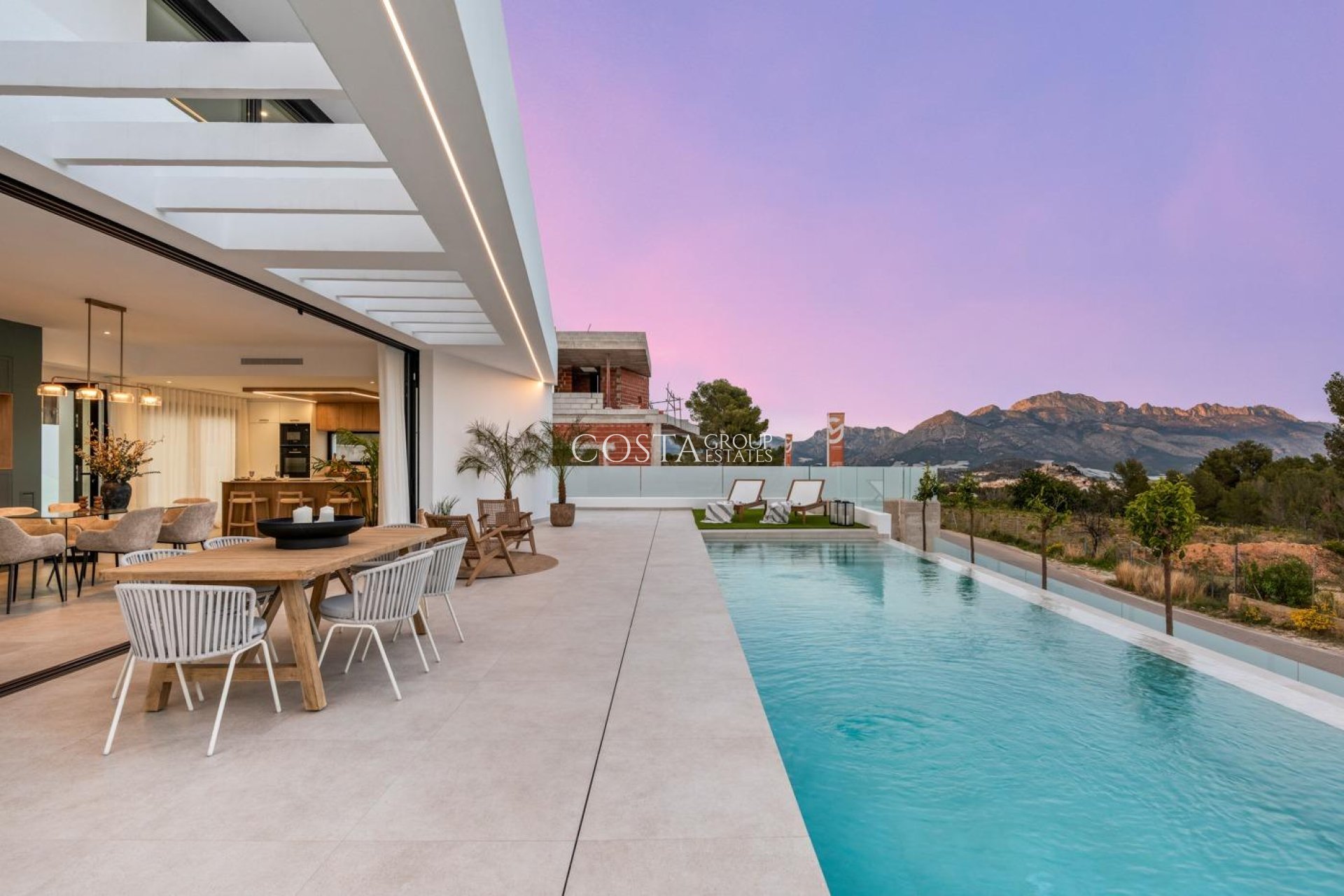 Neue Gebäude - Villa -
Polop