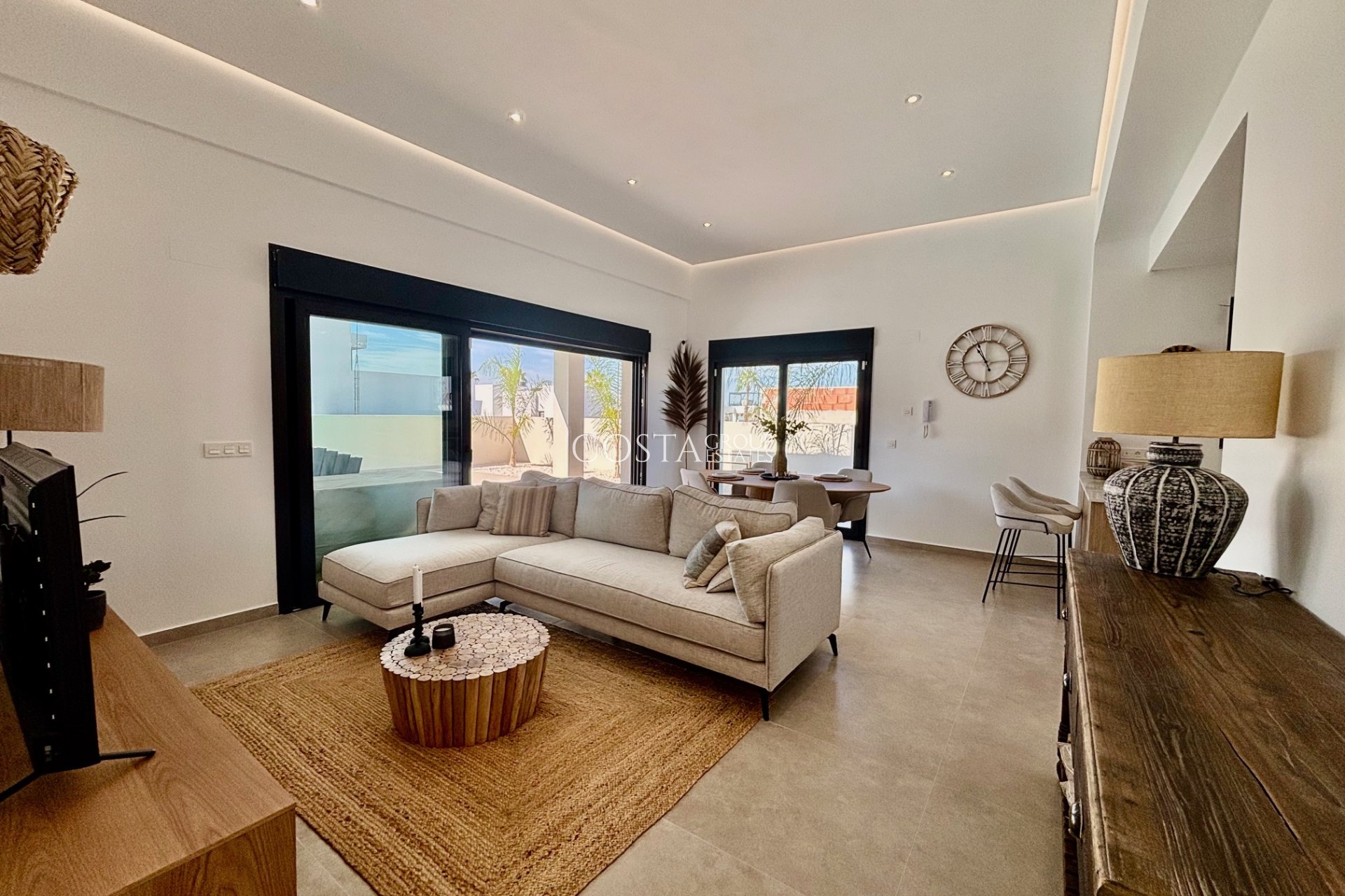 Neue Gebäude - Villa -
Rafal