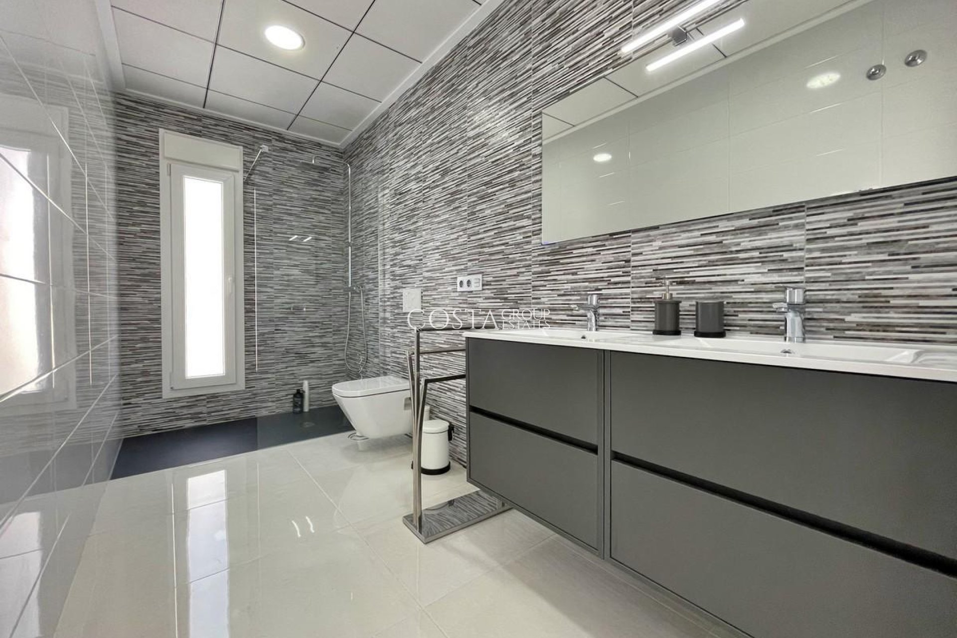 Neue Gebäude - Villa -
Rafal