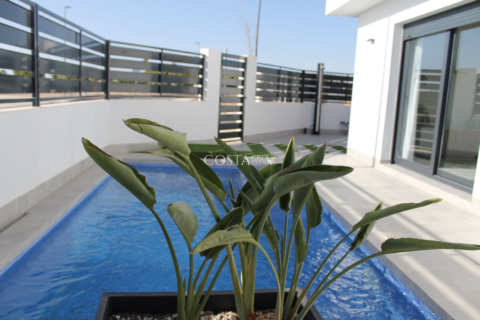 Neue Gebäude - Villa -
Roldán