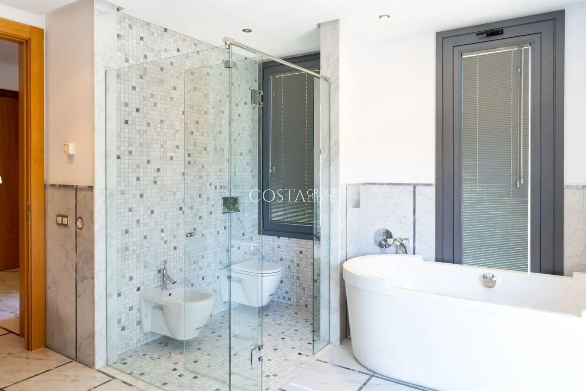 Neue Gebäude - Villa -
San Roque