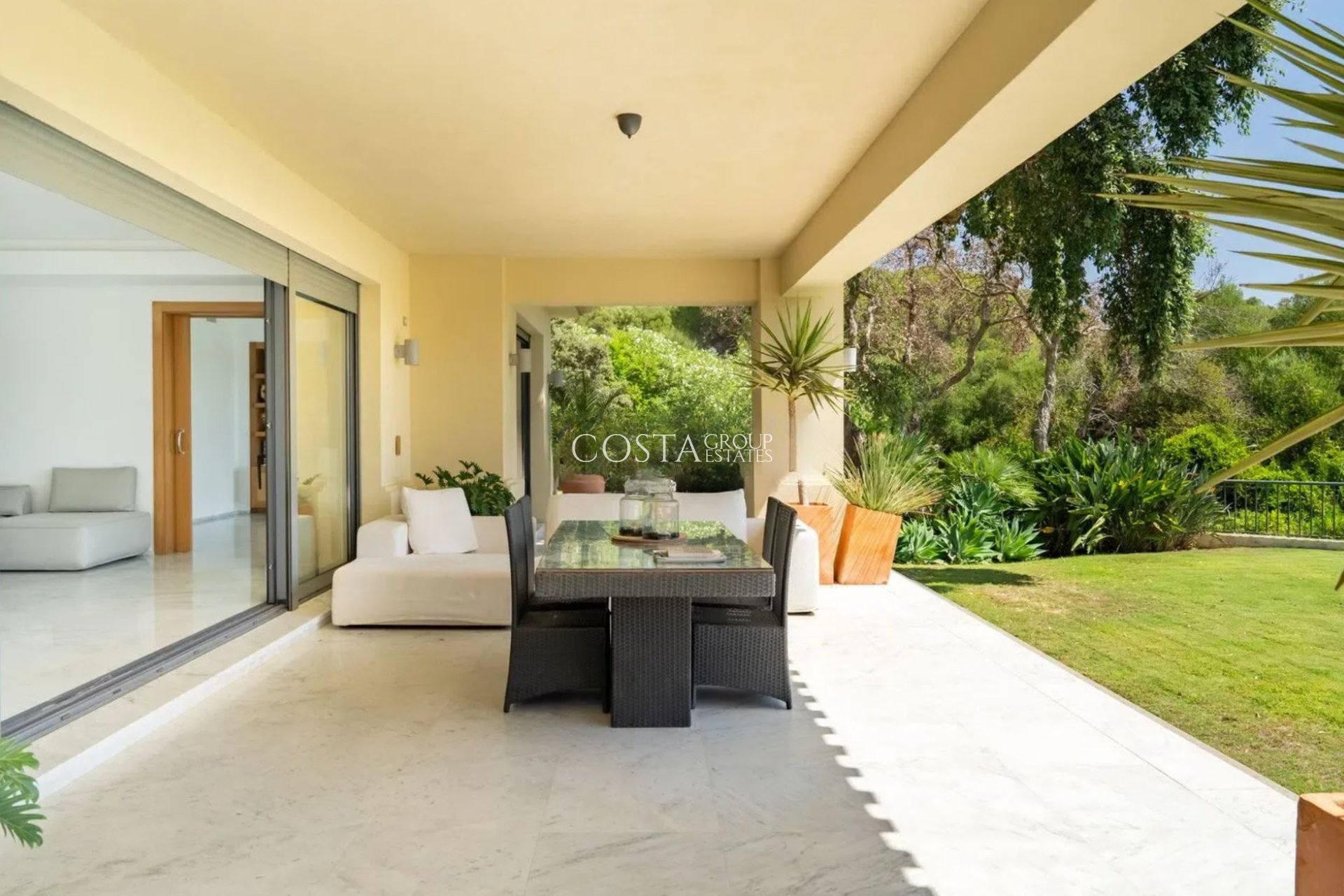 Neue Gebäude - Villa -
San Roque