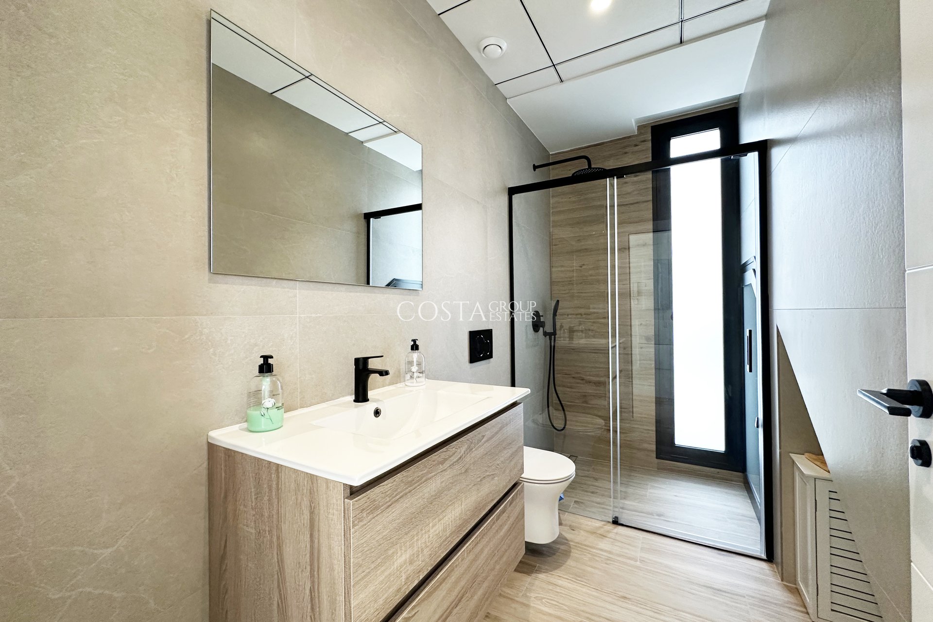 Neue Gebäude - Villa -
Torre de la Horadada