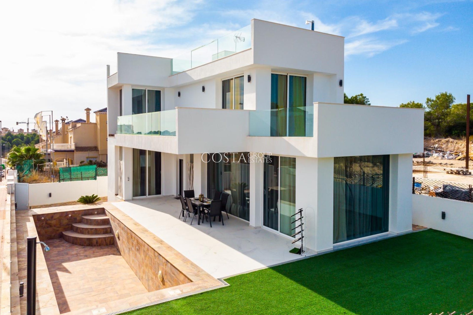 Neue Gebäude - Villa -
Villamartín