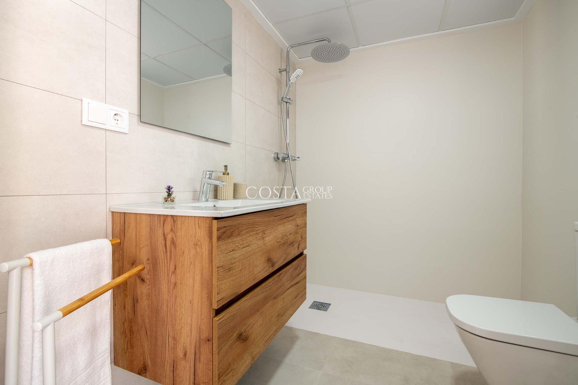 New Build - Apartments -
Cox - San Fernando