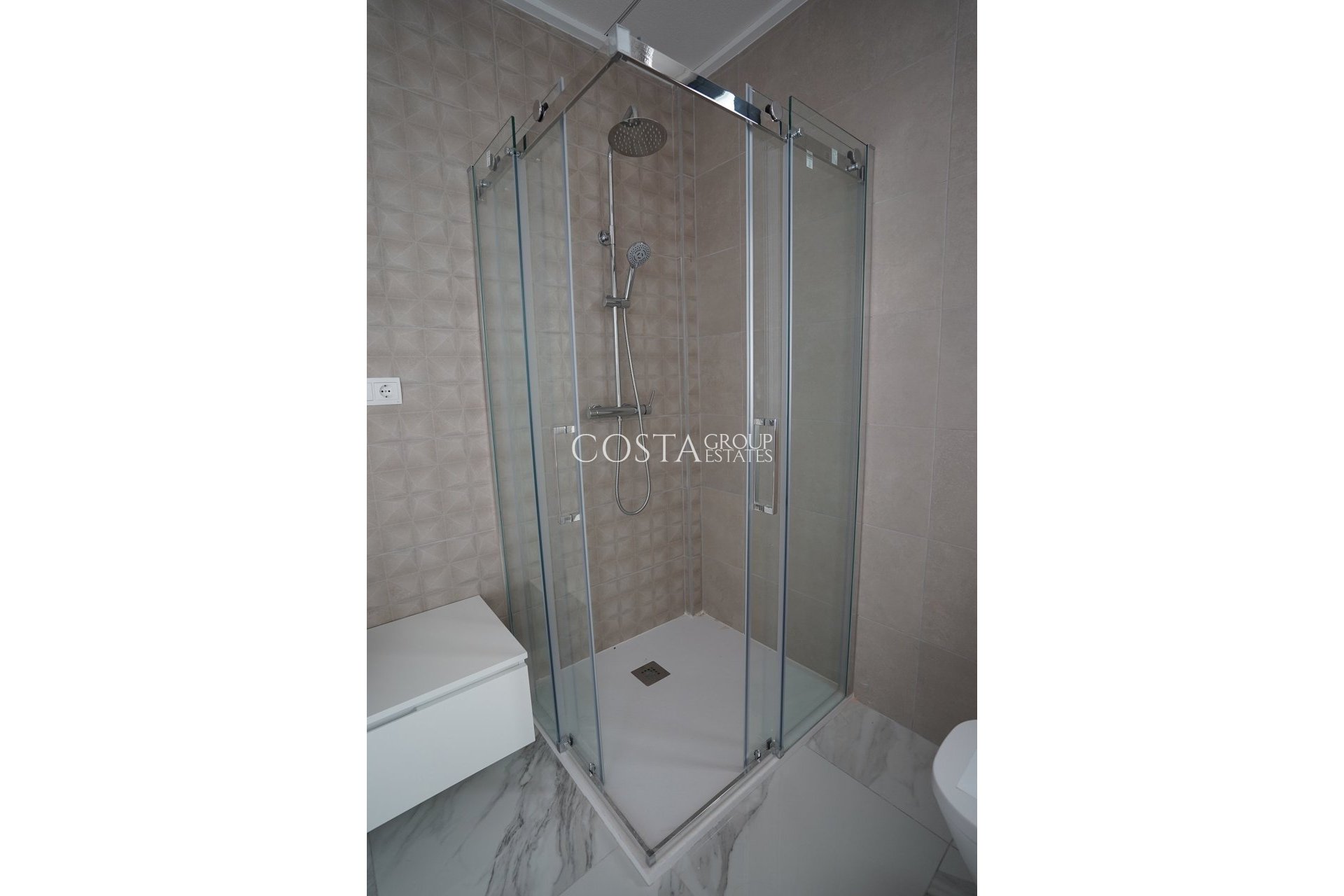 New Build - detached -
Polop