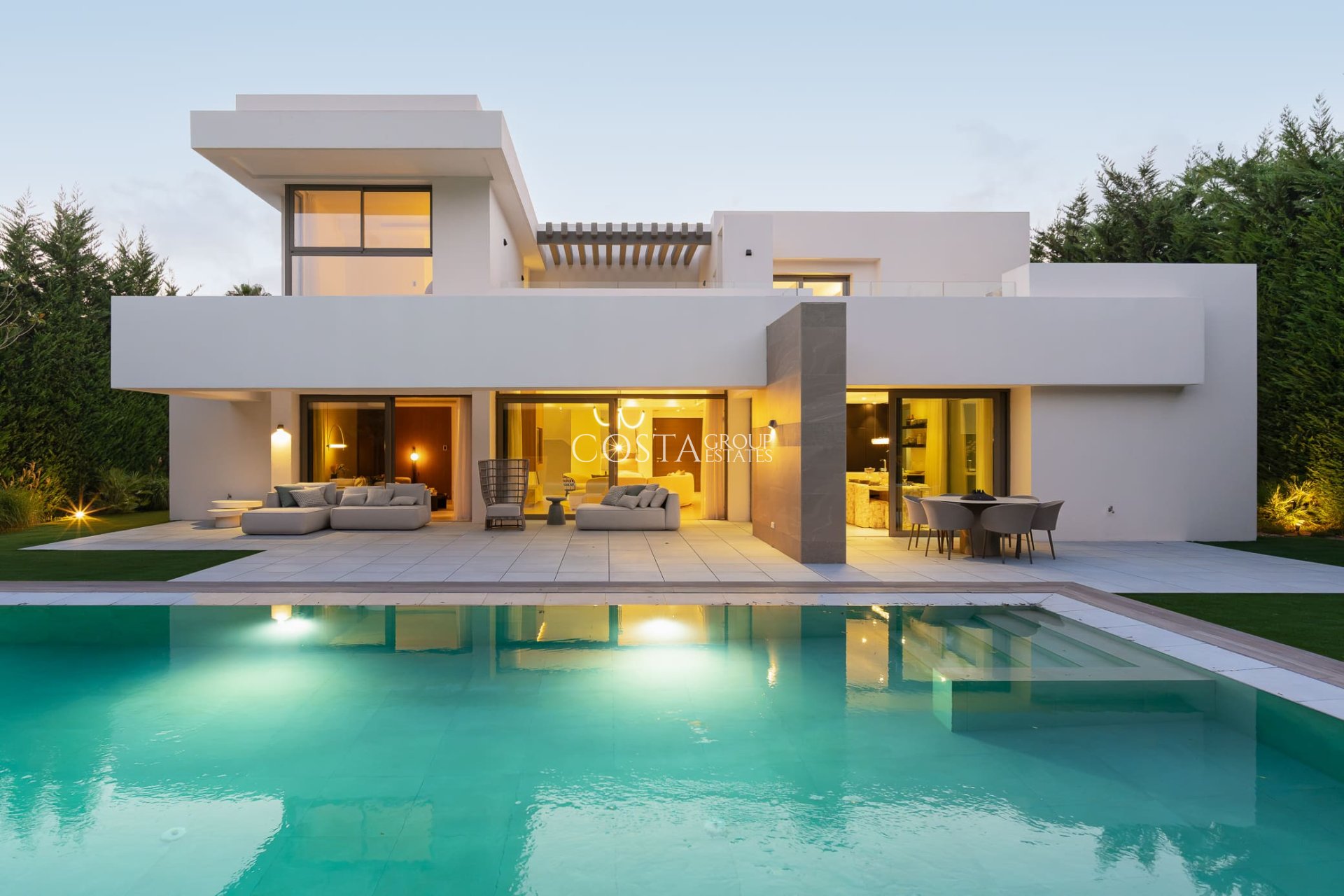 Nieuwbouw Woningen - Villa -
Estepona