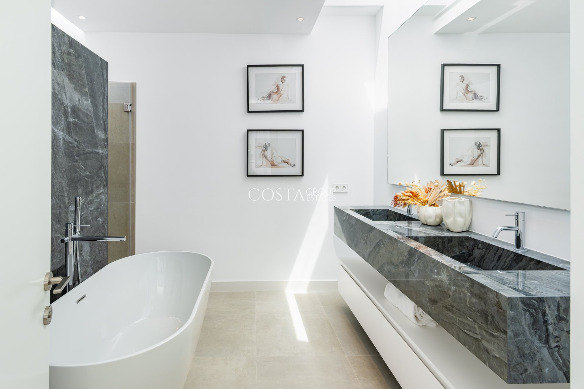 Nieuwbouw Woningen - Villa -
Estepona