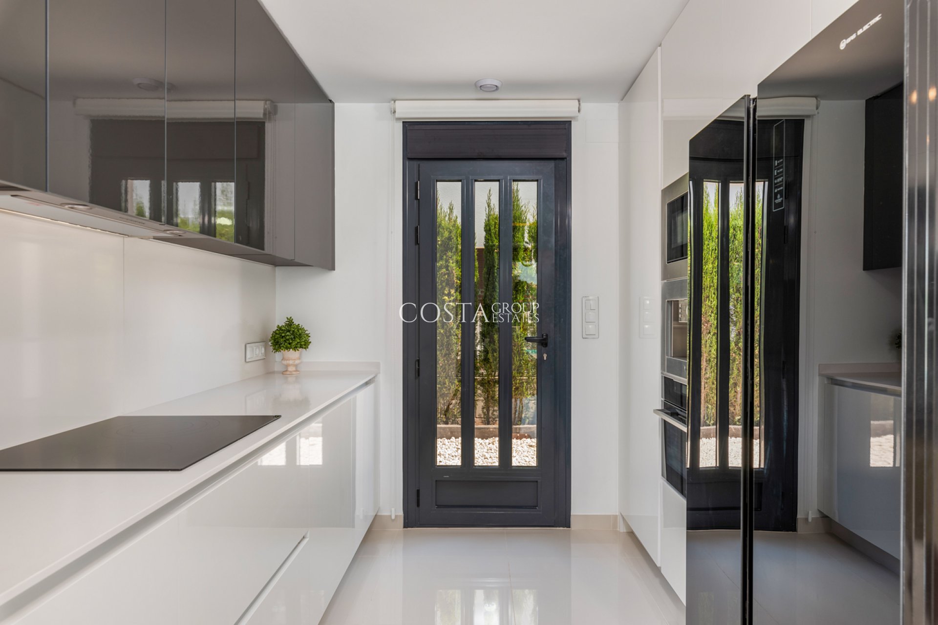 Nieuwbouw Woningen - Villa -
Playa Paraiso