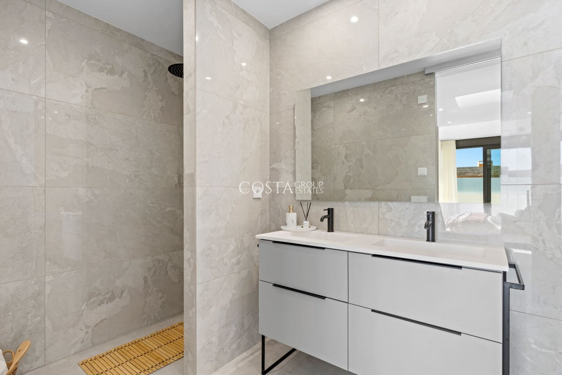 Nouvelle construction - Villa -
Polop