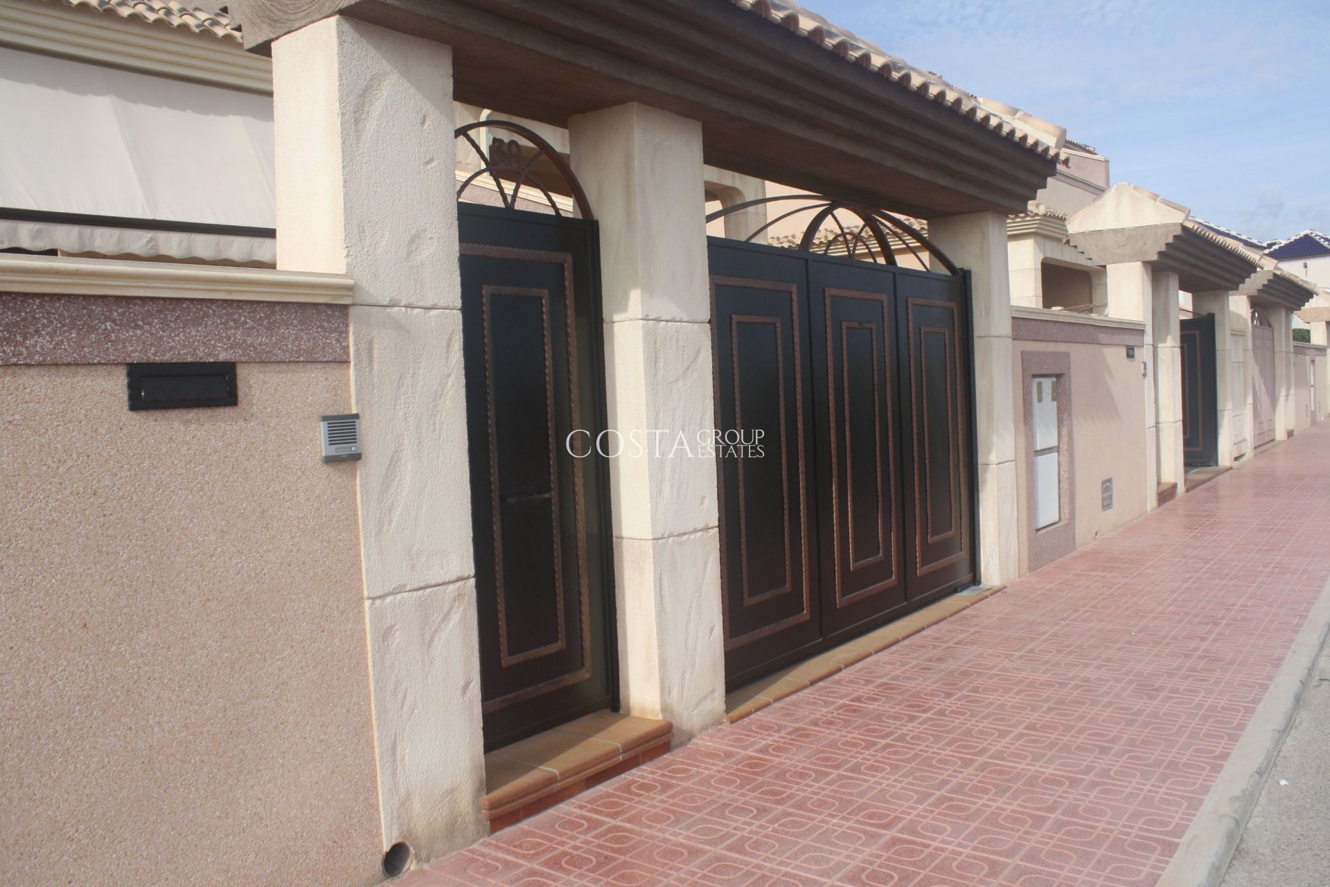 Nouvelle construction - Villa -
Torrevieja