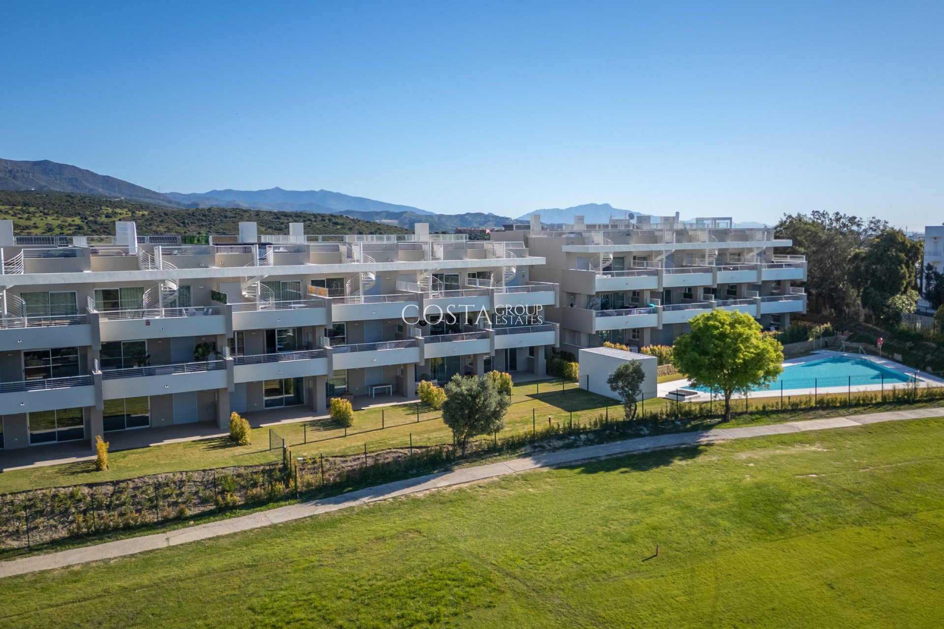 Nowy budynek - Apartments -
Estepona