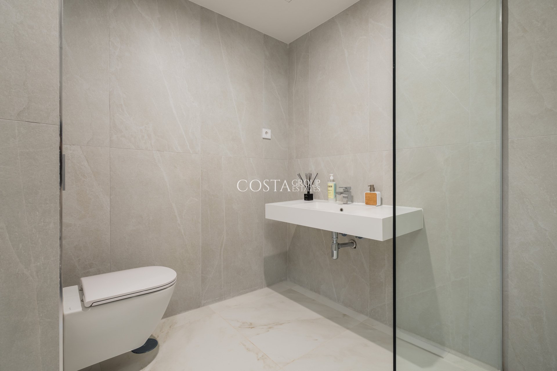 Nowy budynek - Apartments -
Estepona