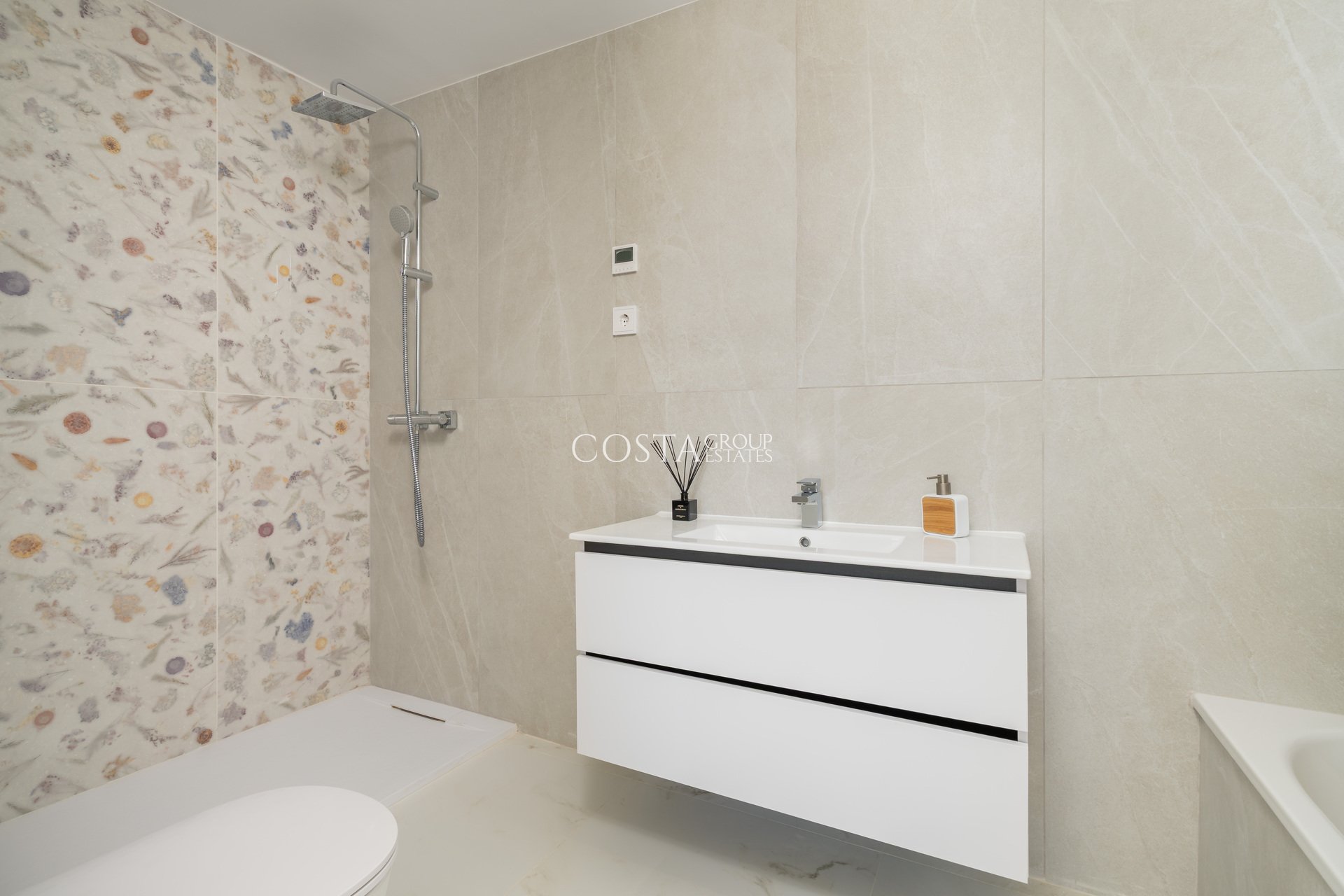 Nowy budynek - Apartments -
Estepona