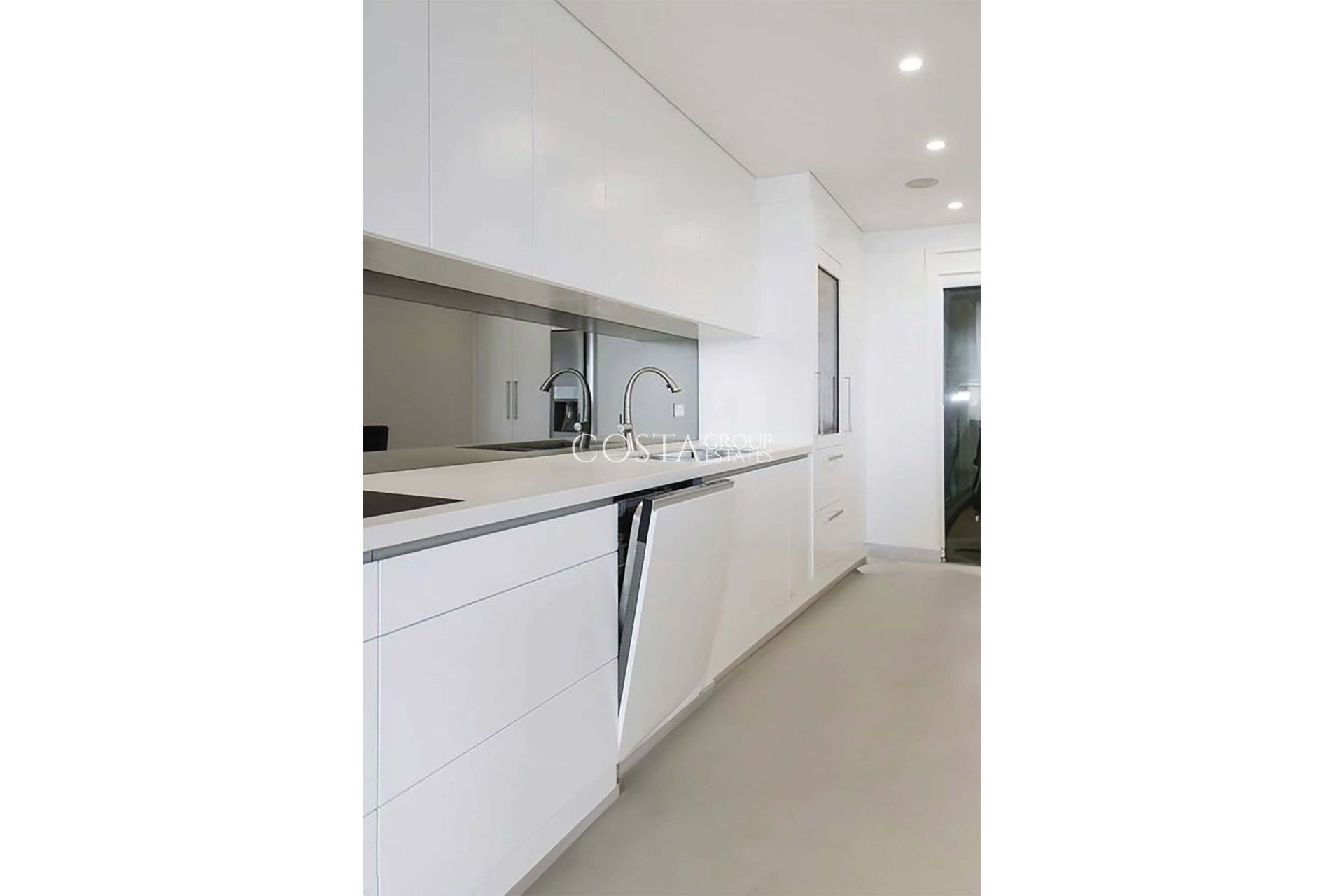 Nowy budynek - Apartments -
Relleu