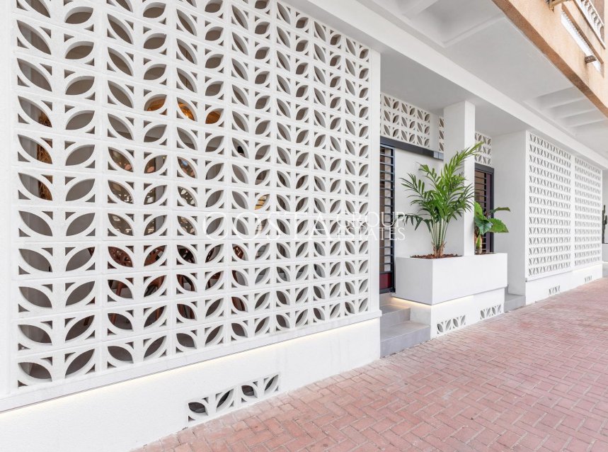 Nowy budynek - Apartments -
Torrevieja - Playa Los Naufragos