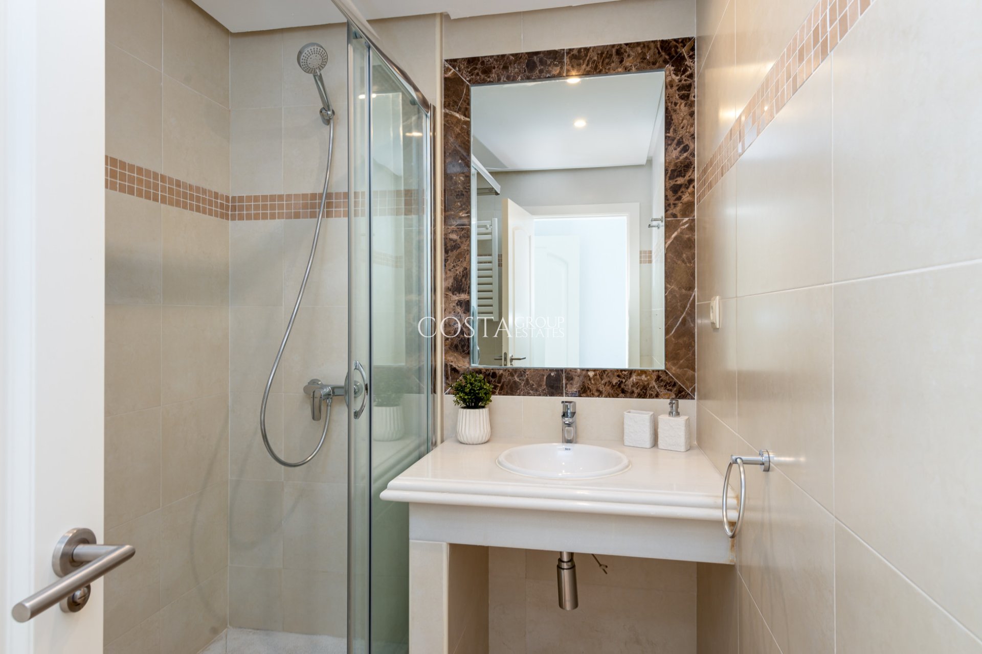 Nowy budynek - detached -
La Gaspara