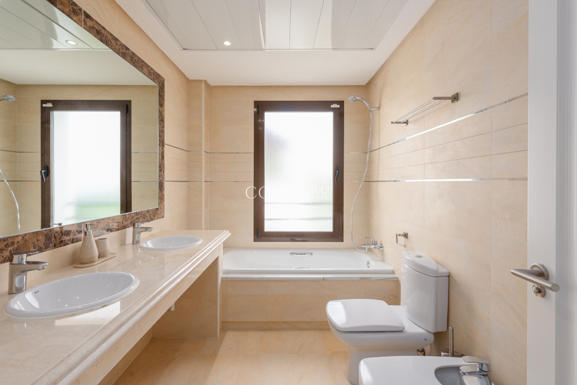 Nowy budynek - detached -
La Gaspara