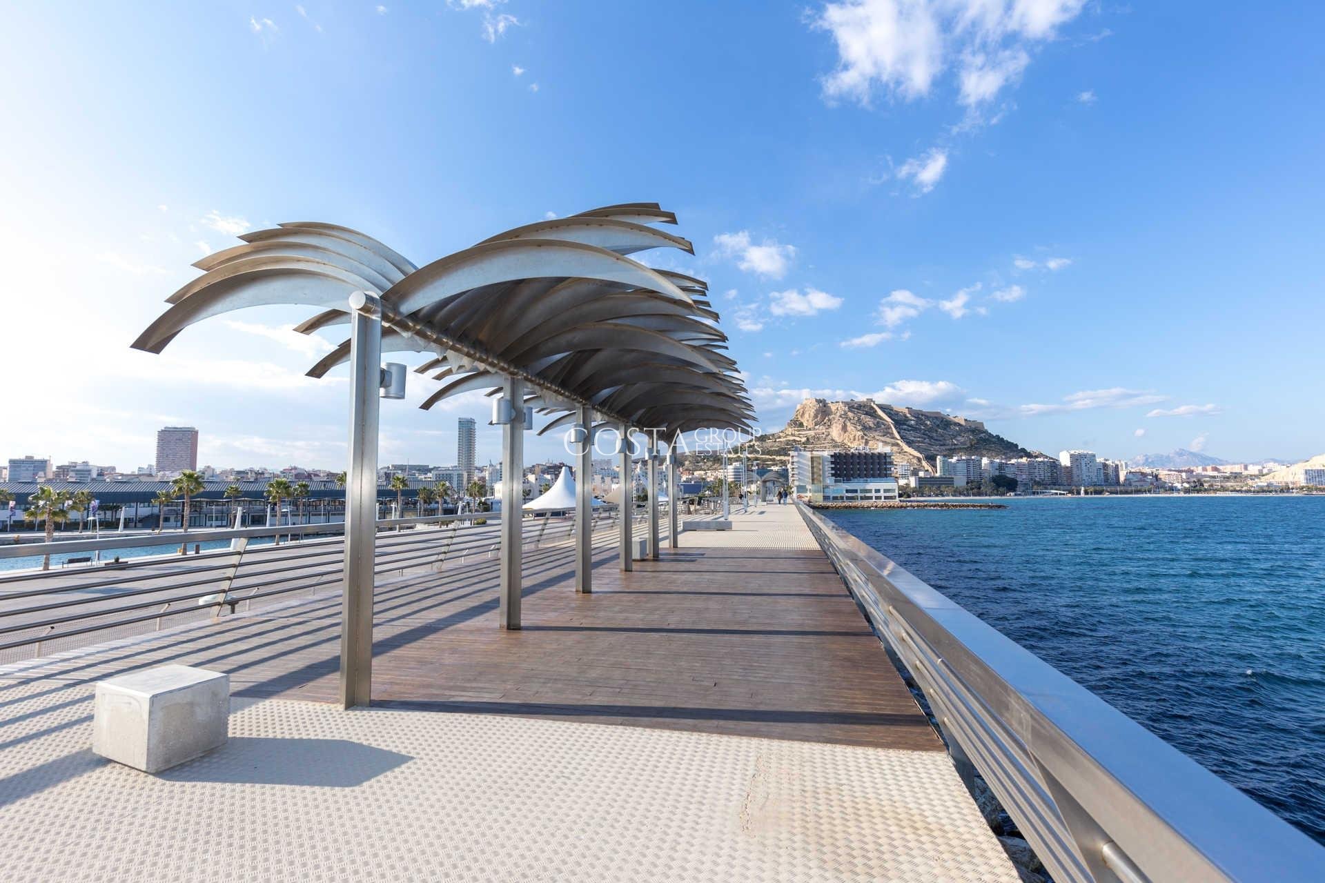 Nowy budynek - Ground floor apartment -
Alicante - Centro