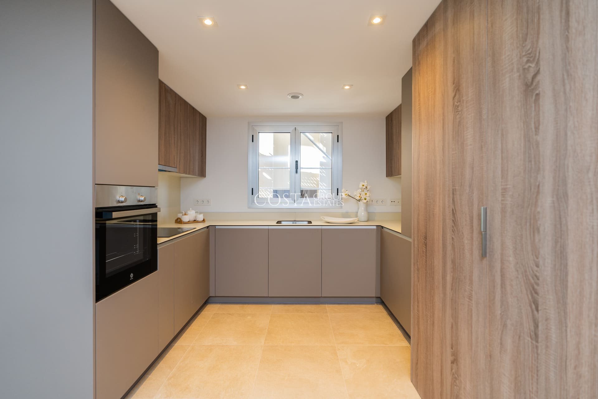 Nowy budynek - ground-floor -
Estepona