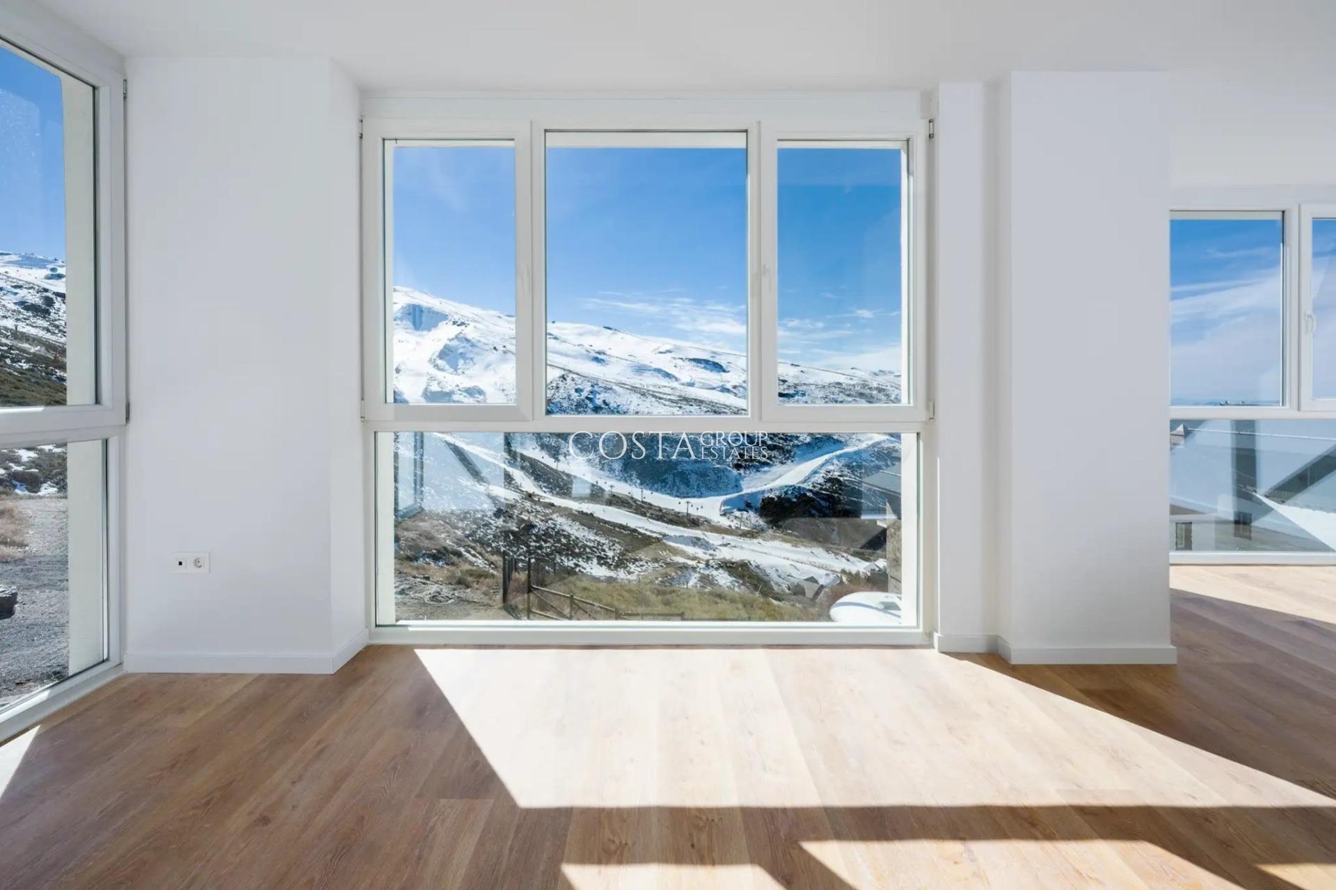 Nowy budynek - studio -
Monachil - Sierra Nevada Ski