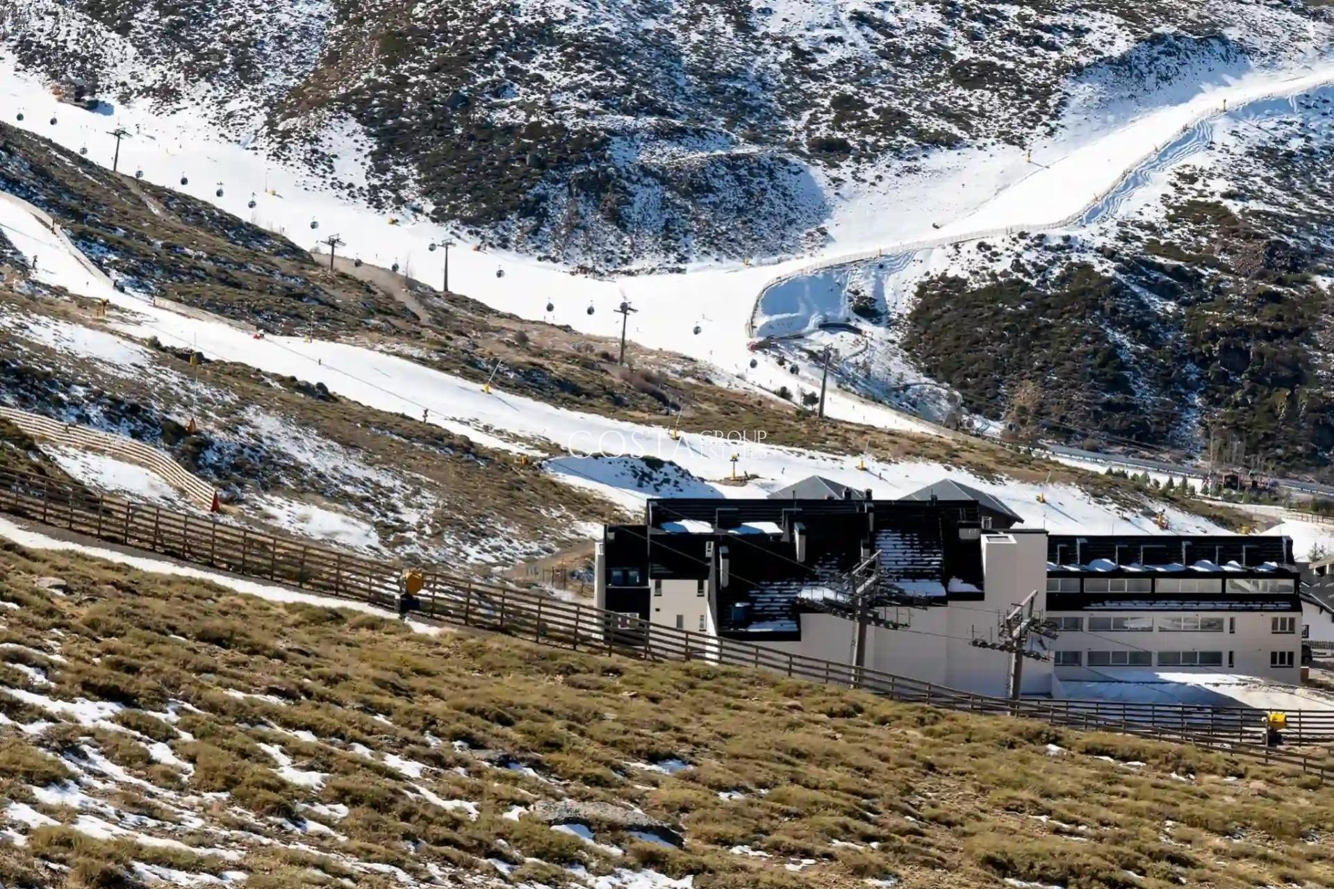 Nowy budynek - studio -
Monachil - Sierra Nevada Ski