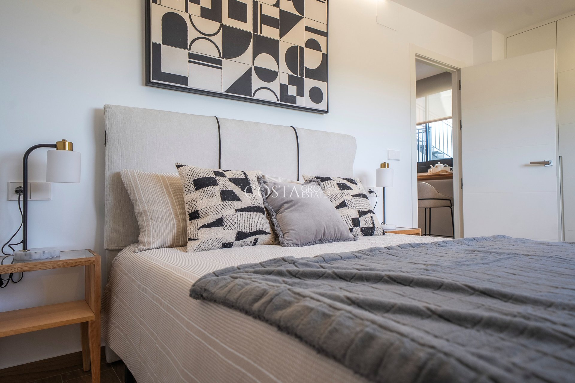 Nowy budynek - Willa -
Algorfa