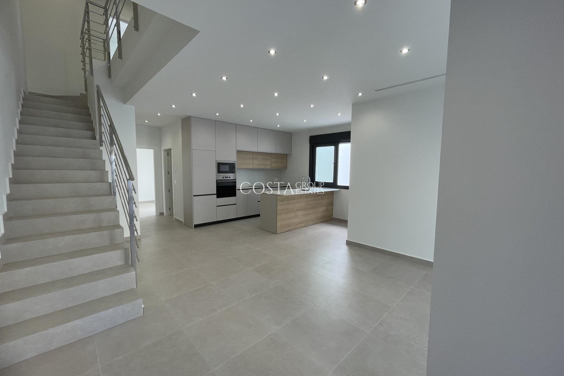 Nowy budynek - Willa -
Almoradí - Heredades