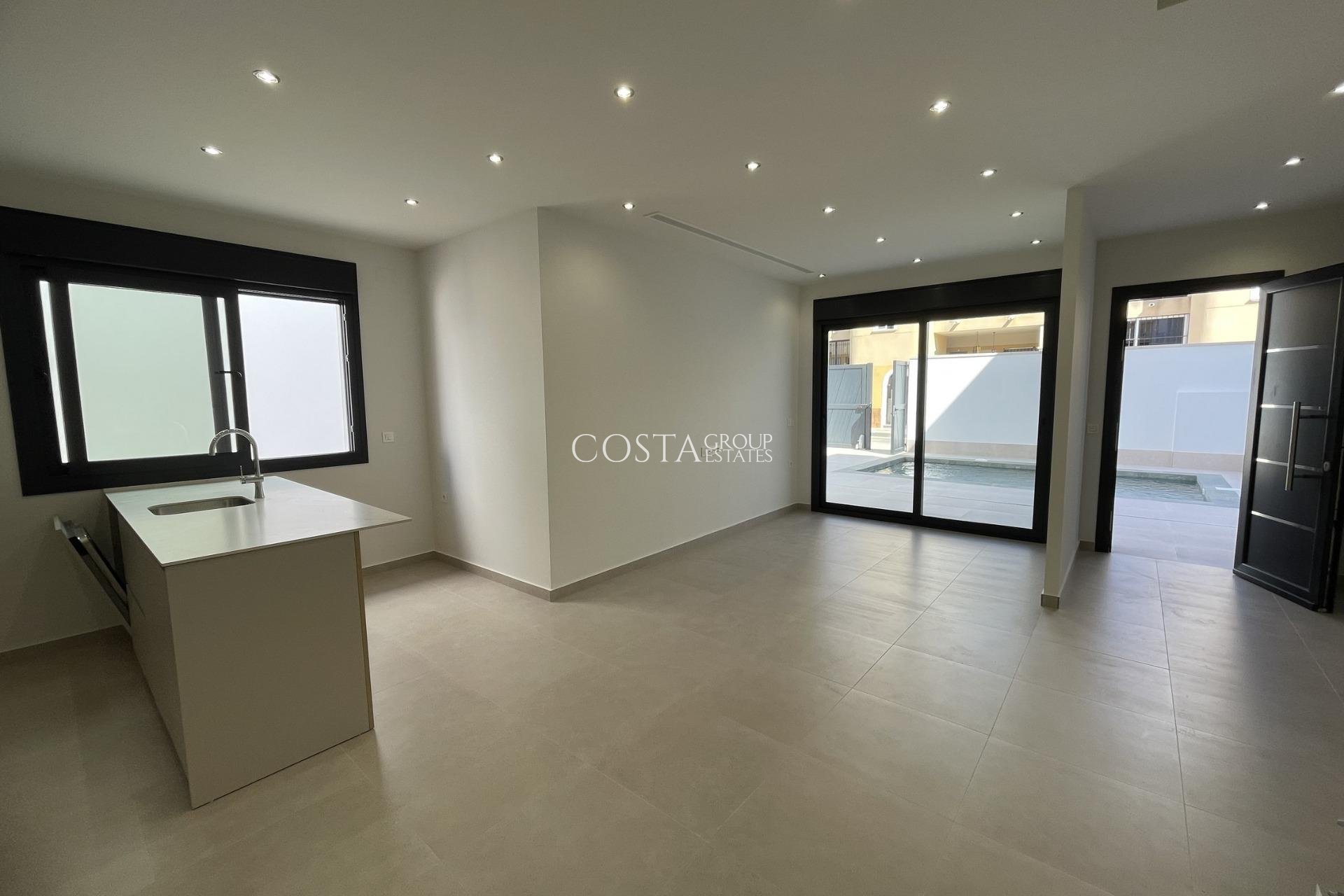 Nowy budynek - Willa -
Almoradí - Heredades