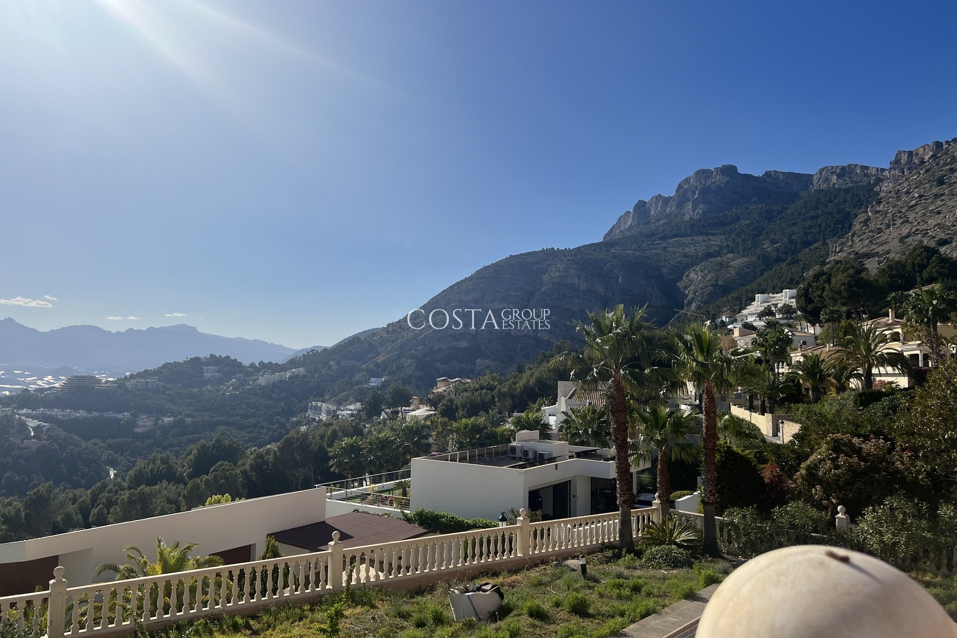 Nowy budynek - Willa -
Altea