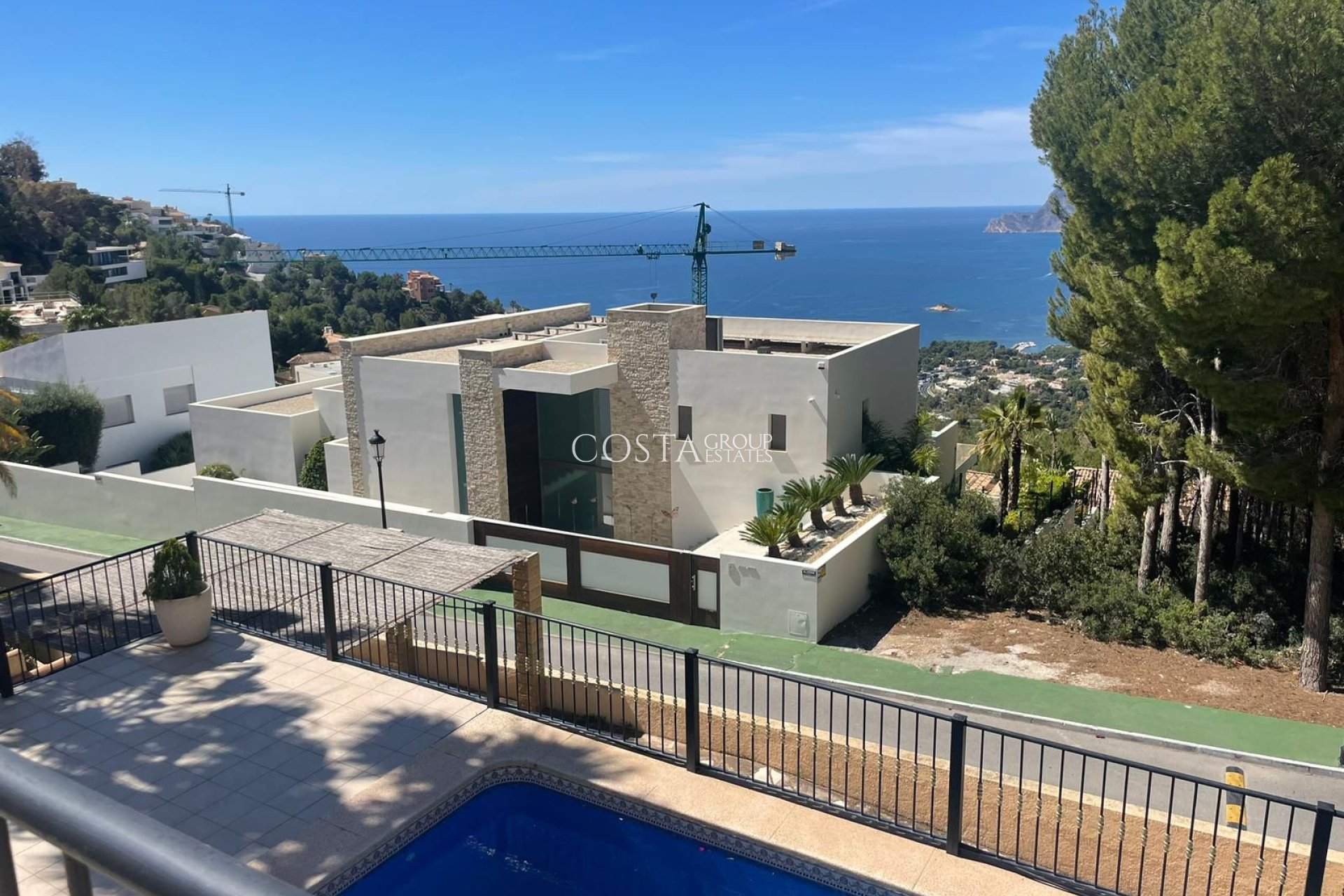 Nowy budynek - Willa -
Altea