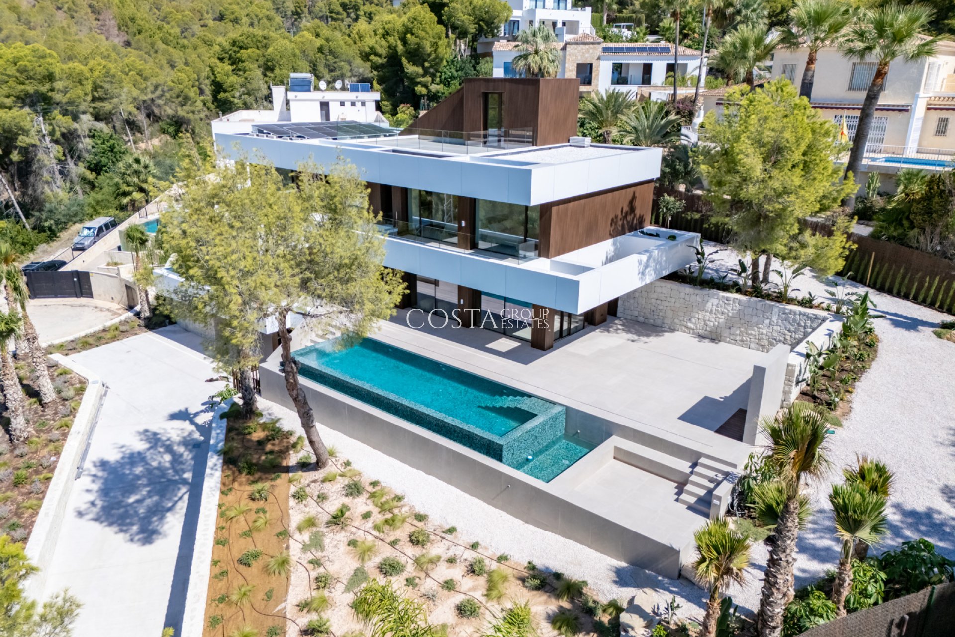 Nowy budynek - Willa -
Altea