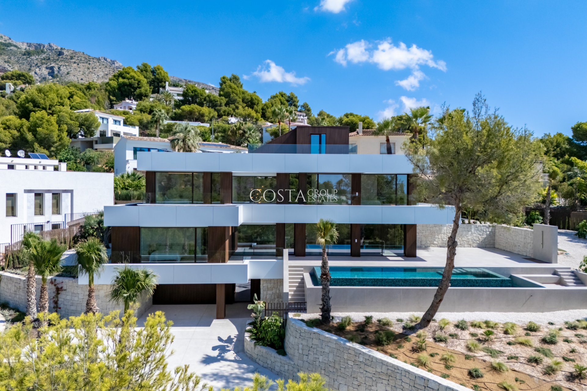 Nowy budynek - Willa -
Altea