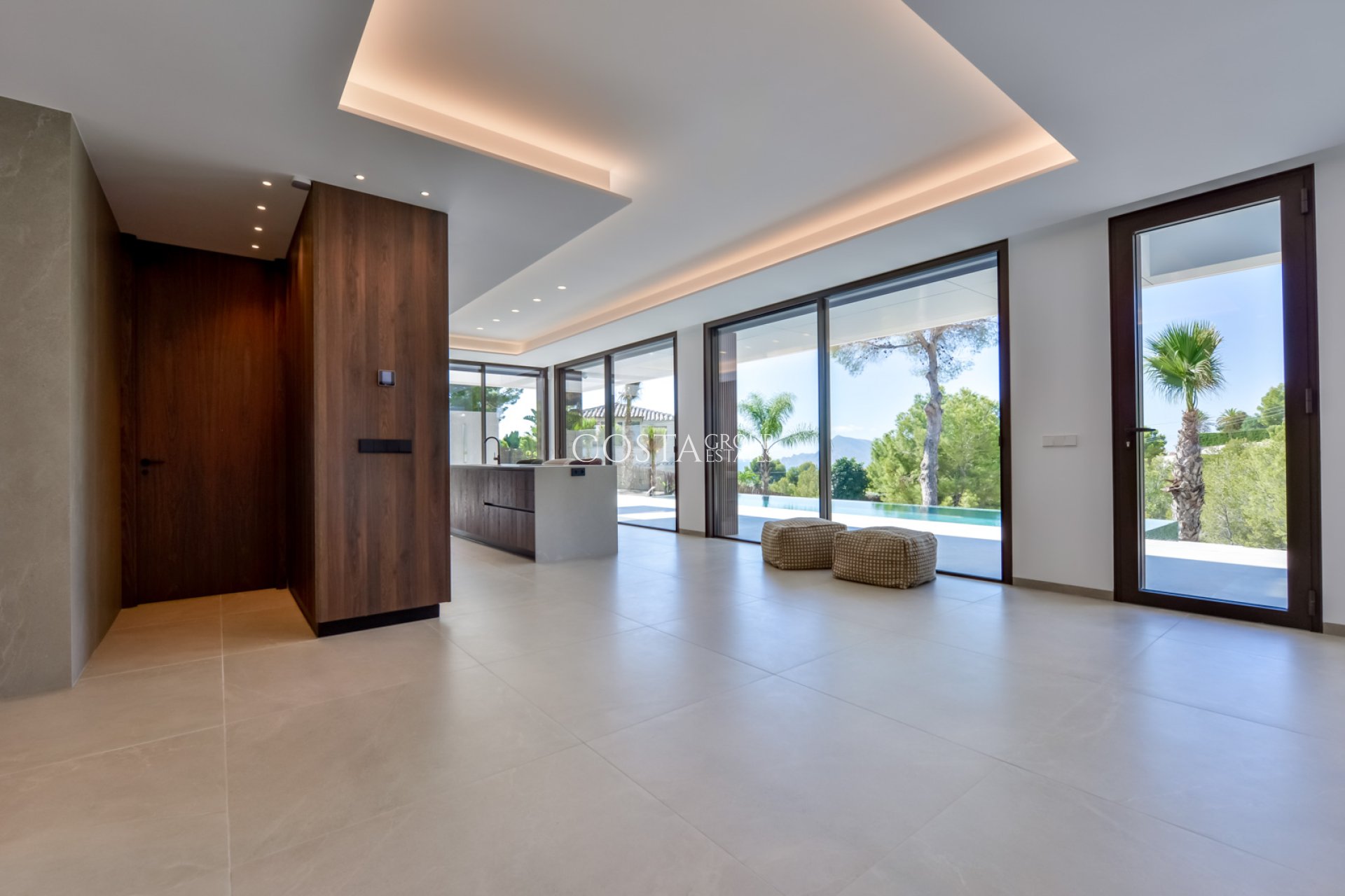 Nowy budynek - Willa -
Altea