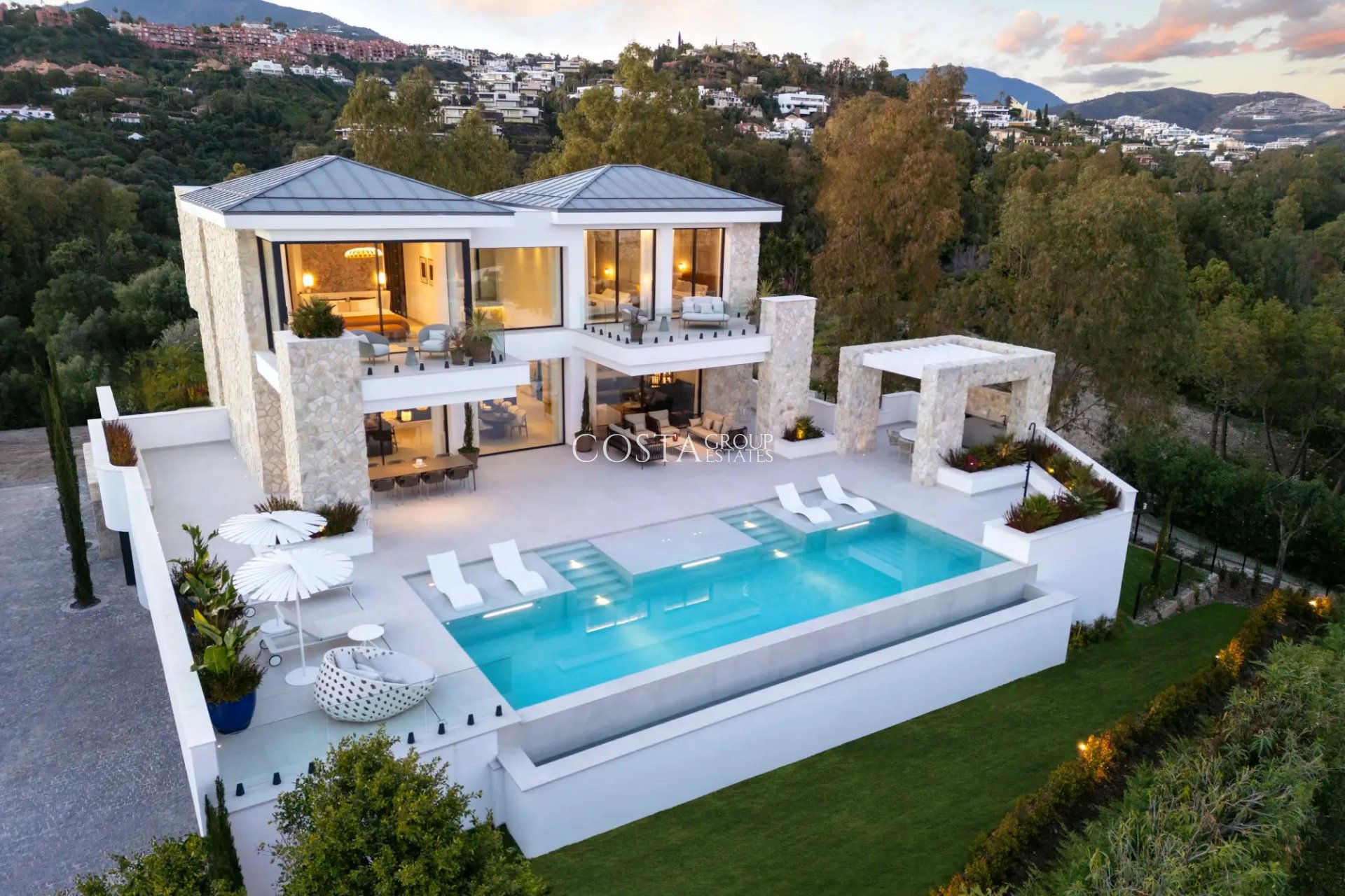 Nowy budynek - Willa -
Benahavís