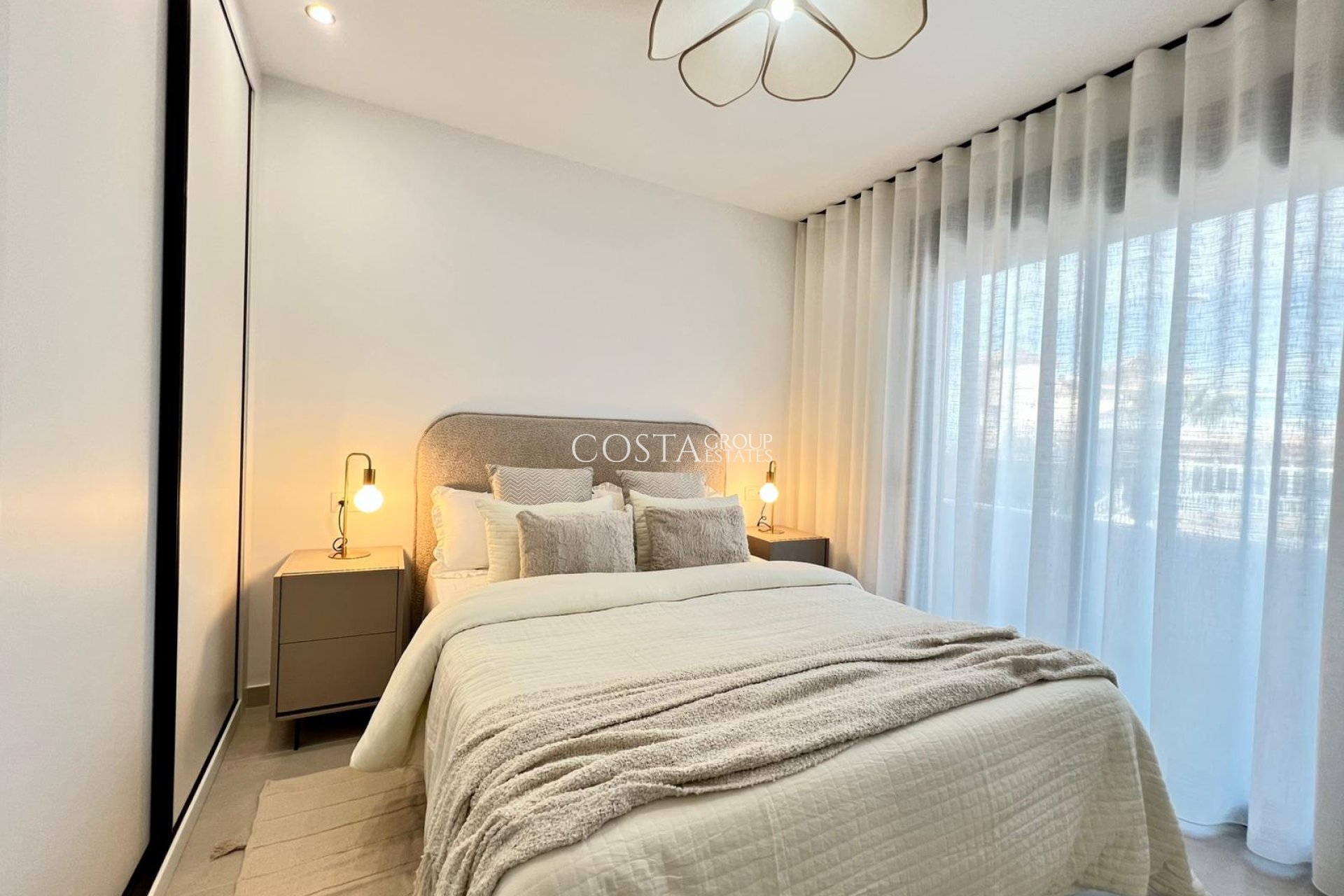 Nowy budynek - Willa -
Benferri