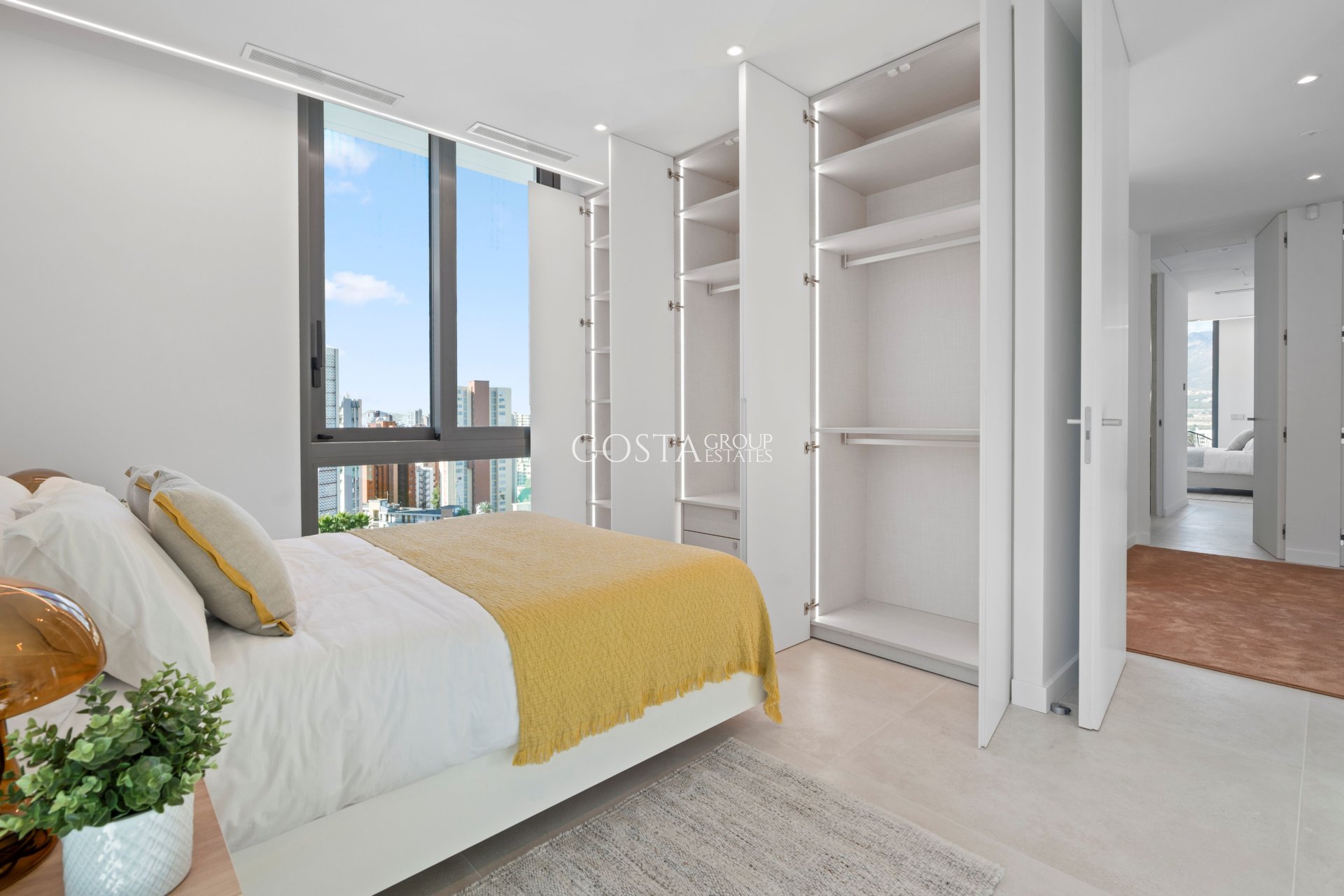 Nowy budynek - Willa -
Benidorm