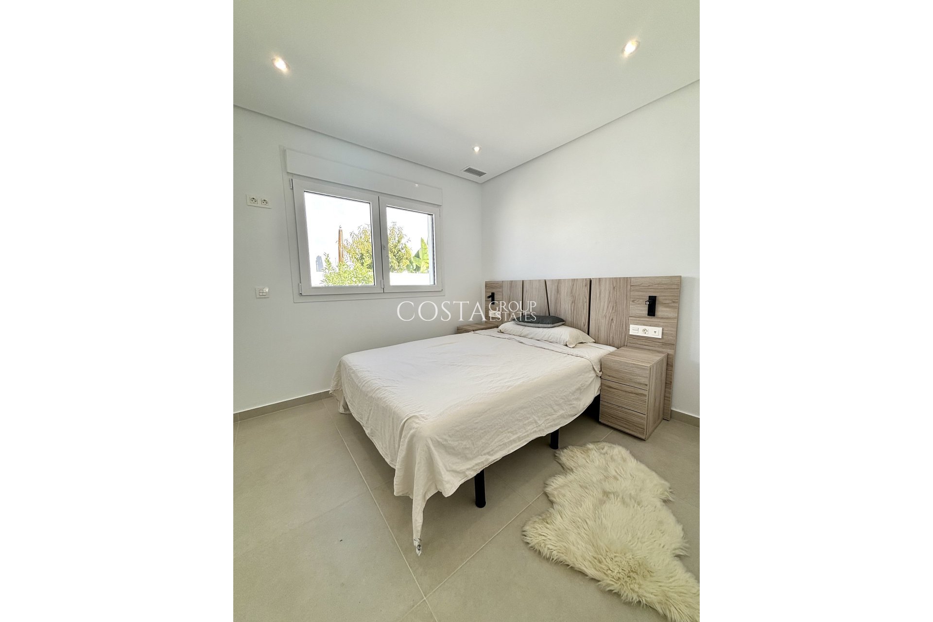 Nowy budynek - Willa -
Benijofar