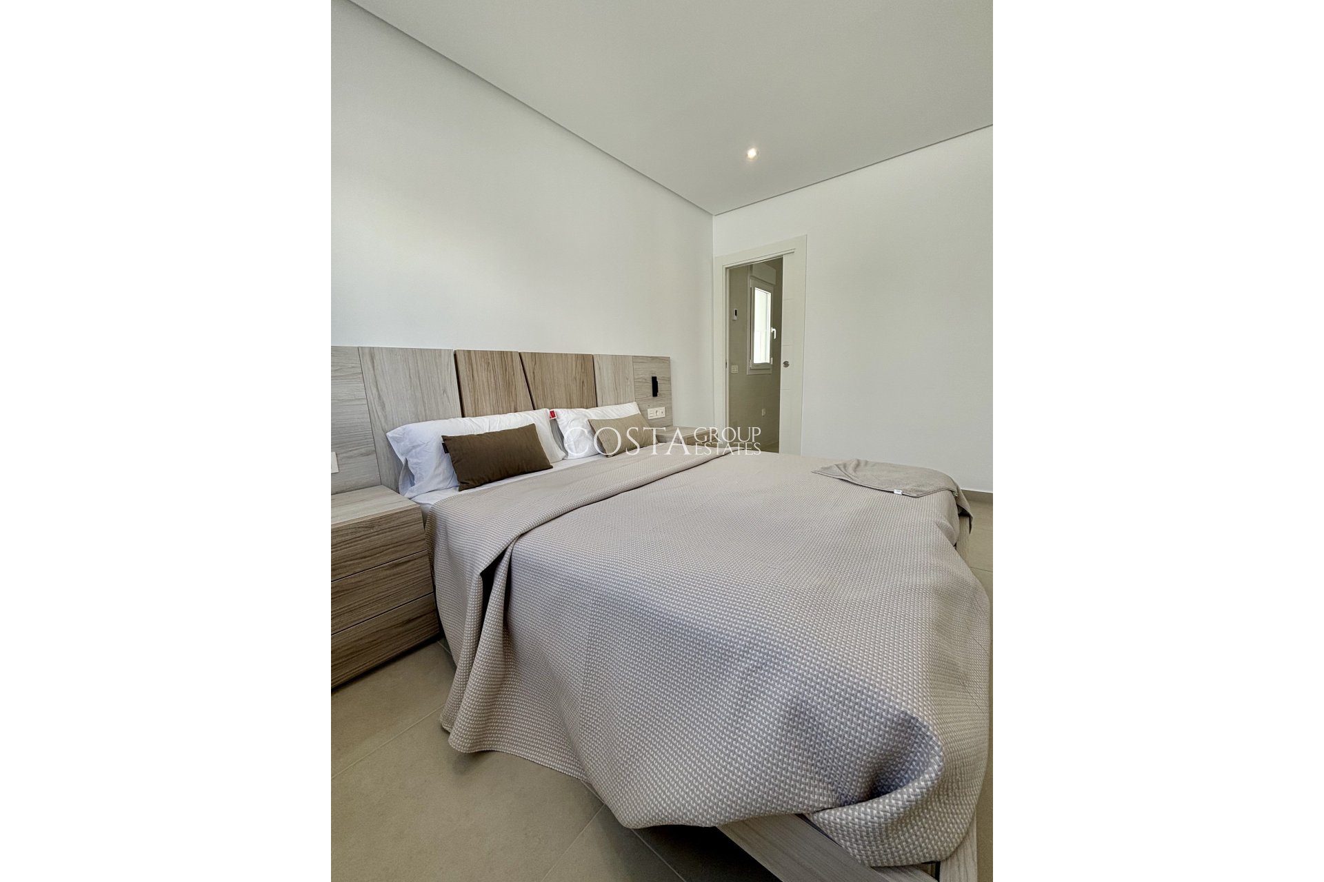 Nowy budynek - Willa -
Benijofar