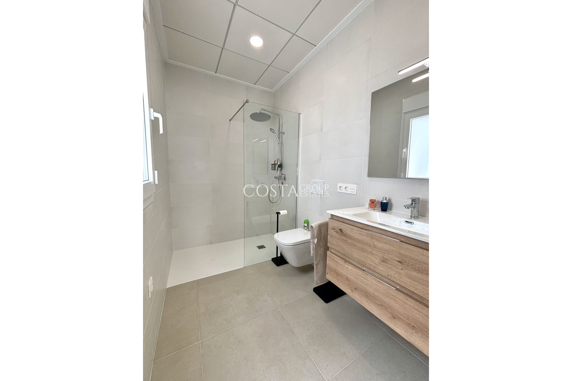 Nowy budynek - Willa -
Benijofar