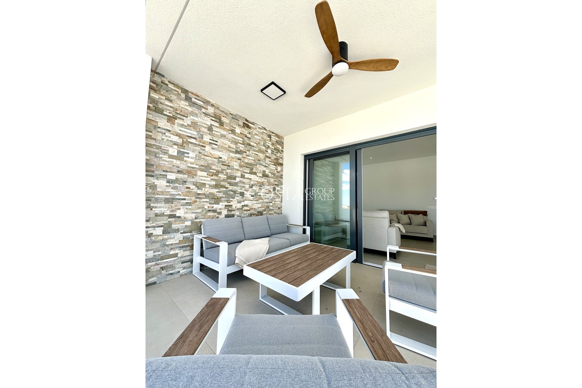 Nowy budynek - Willa -
Benijofar