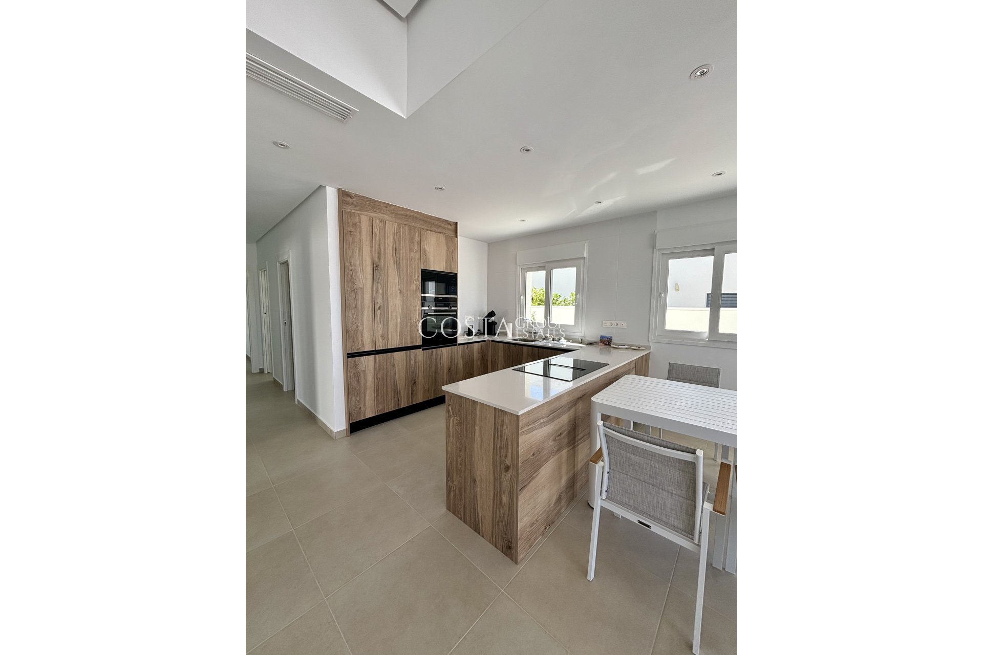 Nowy budynek - Willa -
Benijofar