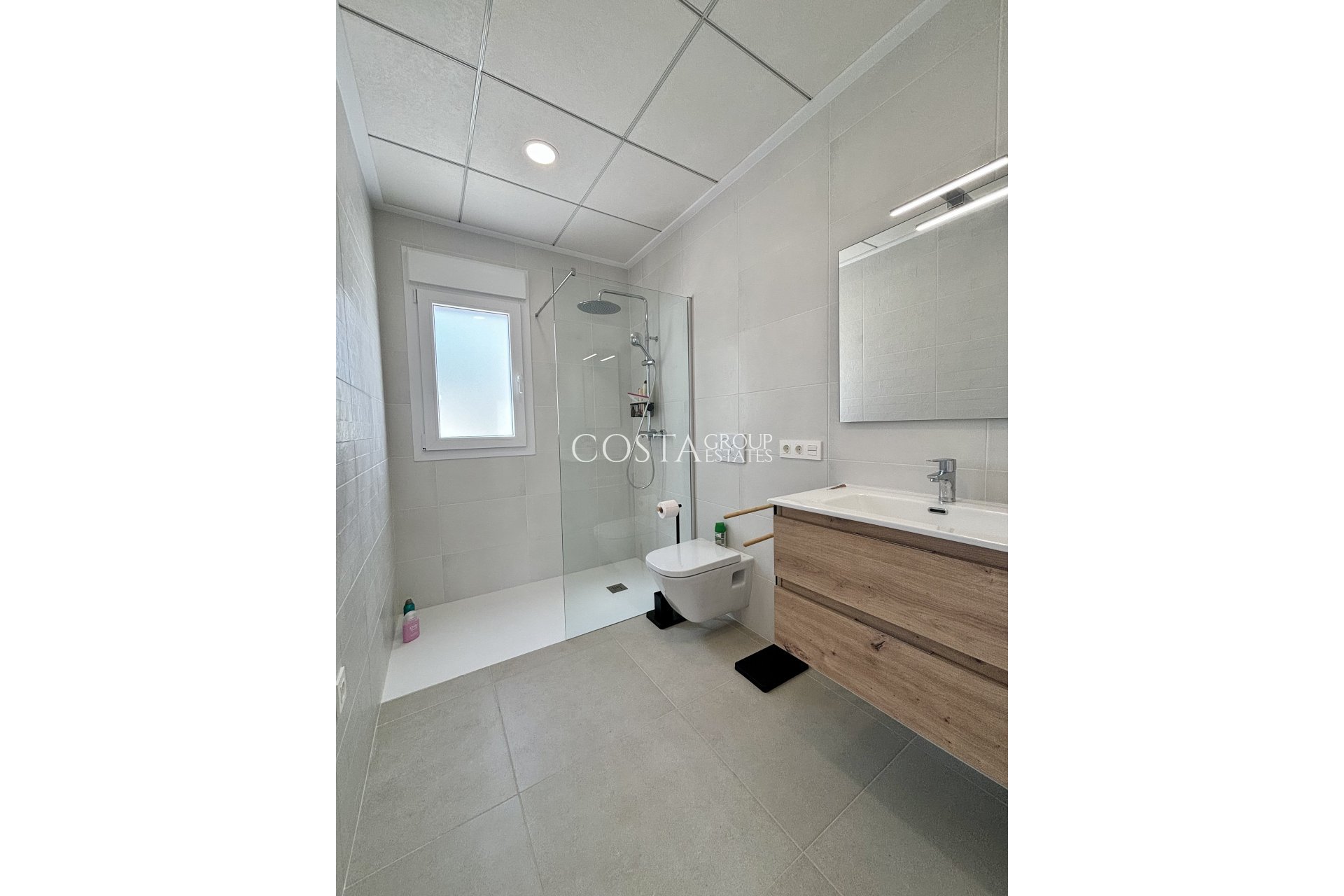 Nowy budynek - Willa -
Benijofar