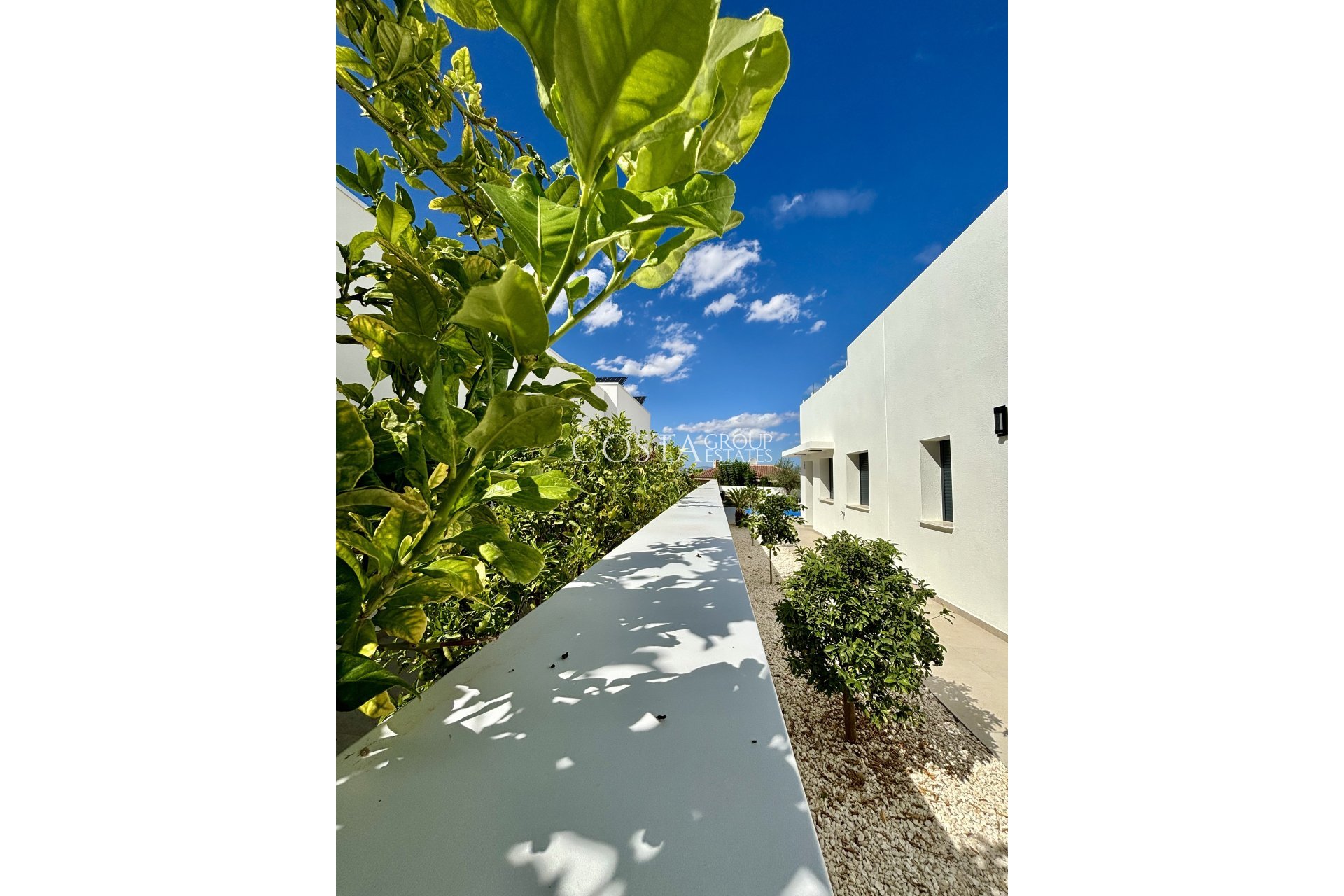 Nowy budynek - Willa -
Benijofar