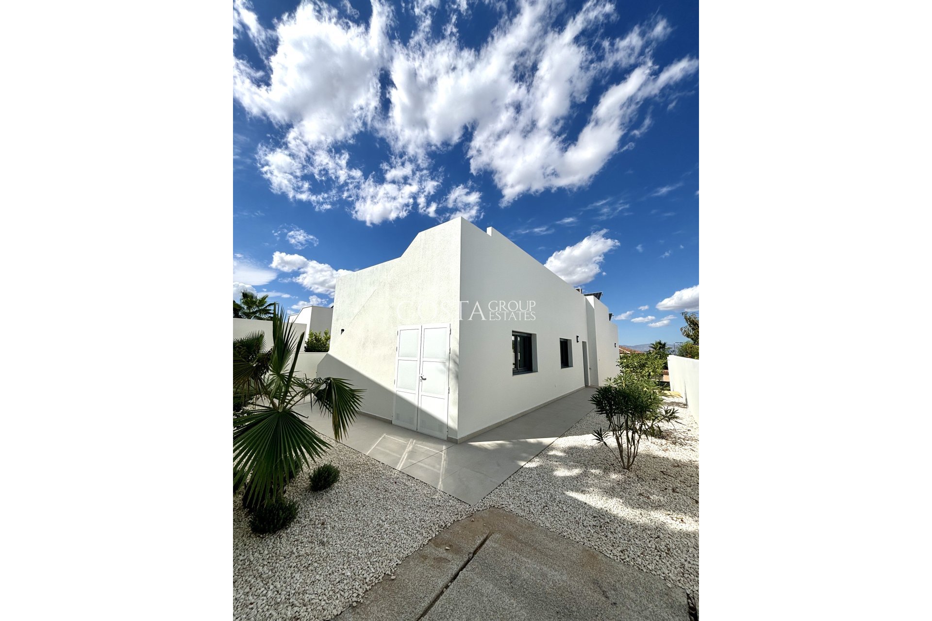 Nowy budynek - Willa -
Benijofar