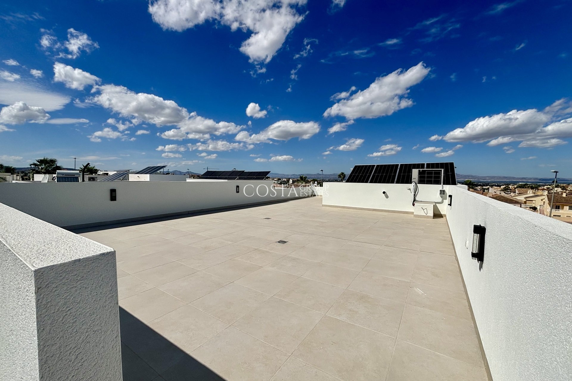 Nowy budynek - Willa -
Benijofar