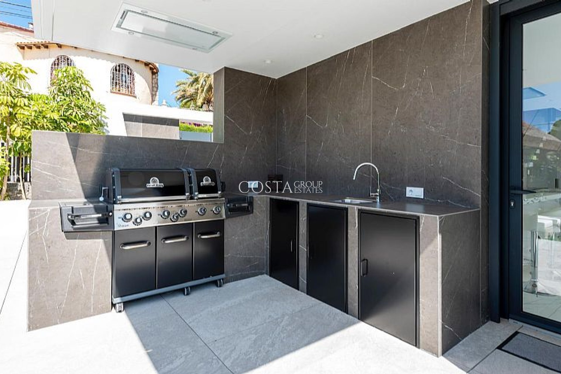 Nowy budynek - Willa -
Calpe