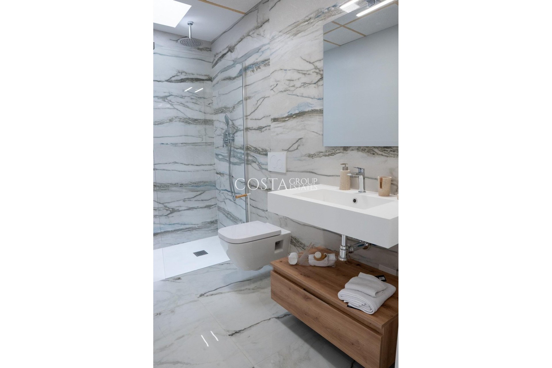 Nowy budynek - Willa -
Ciudad Quesada - Lo Marabú