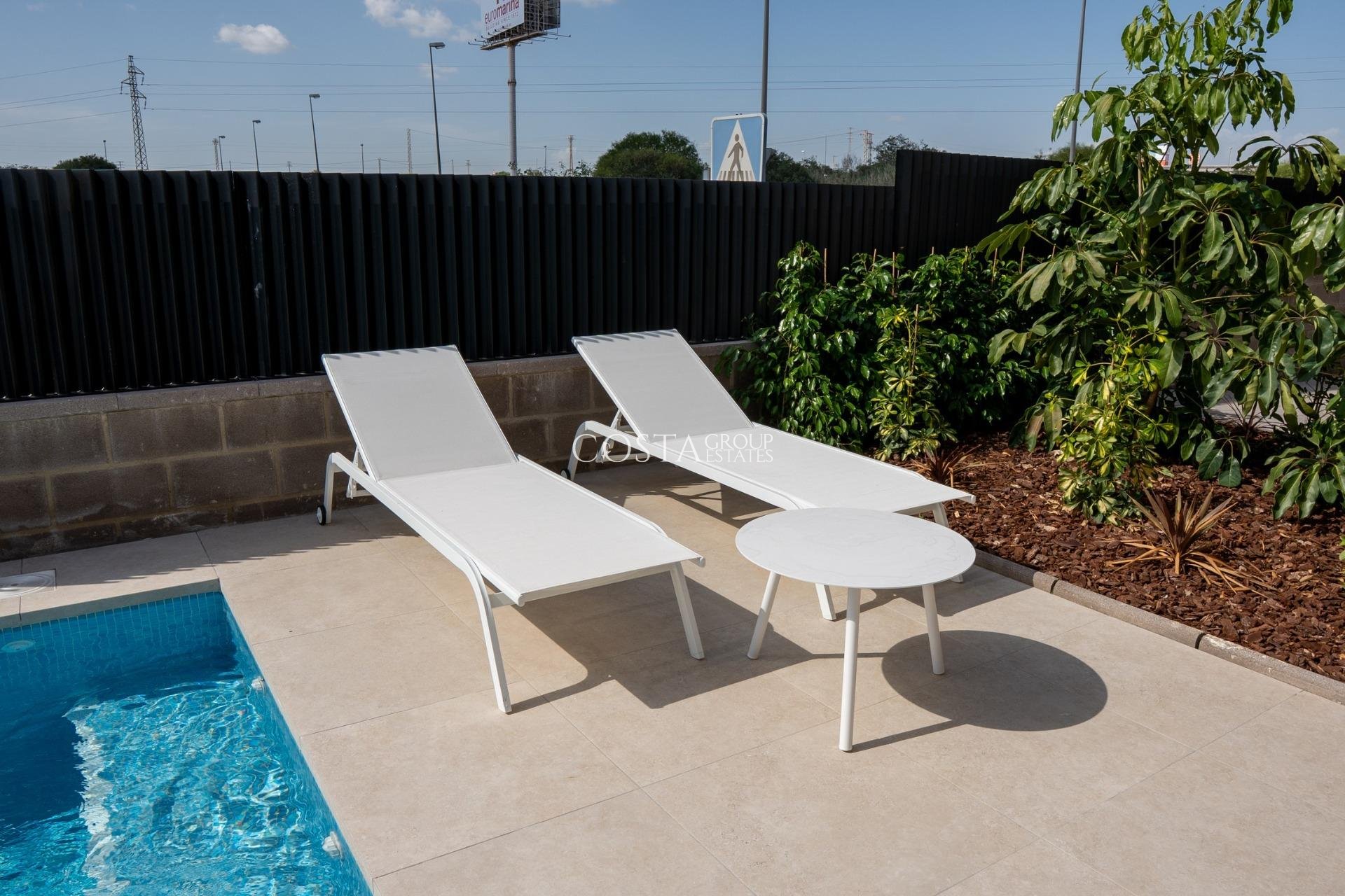 Nowy budynek - Willa -
Ciudad Quesada - Lo Marabú